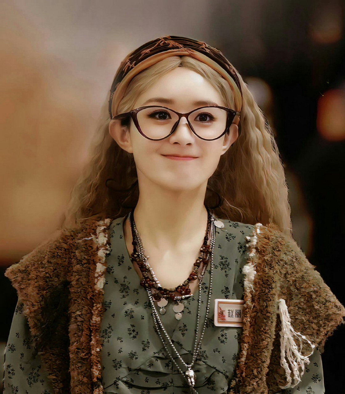 赵丽颖街边哄儿子被拍