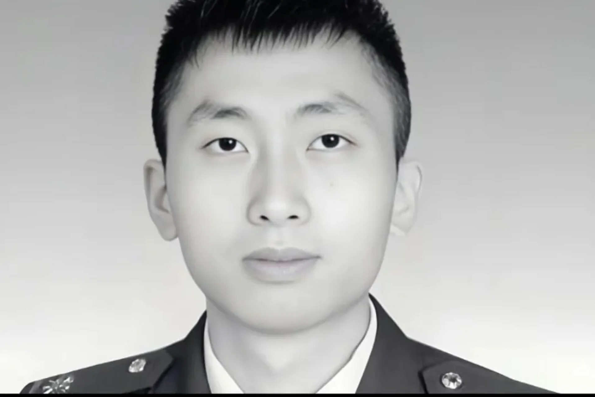 消防英雄"张伟杰"男,福建人,生于1993年,在一次火灾救援中为保护群众