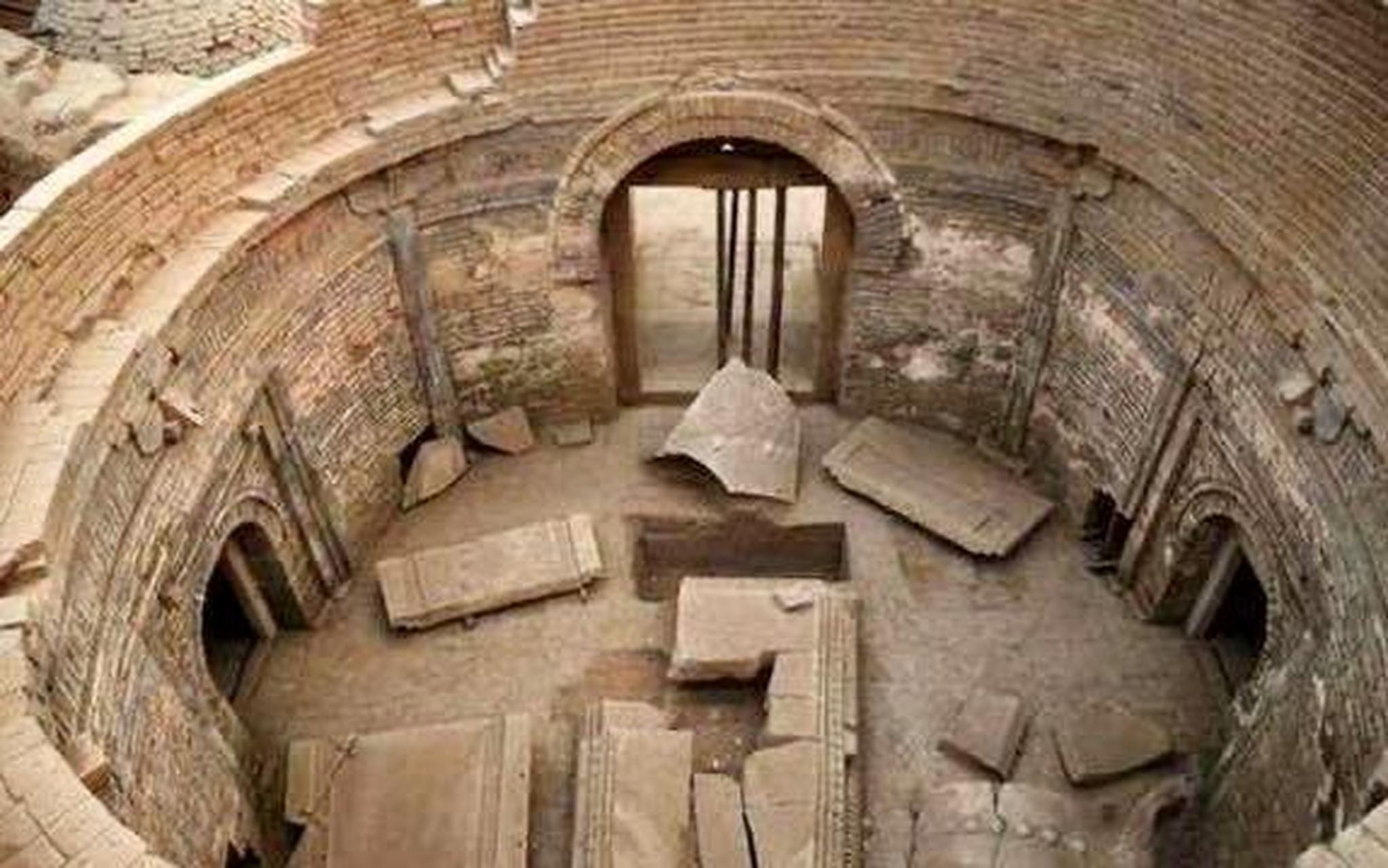 百家号星火计划# 2007年,河南人梁鑫,白天是身价亿万的房地产大佬