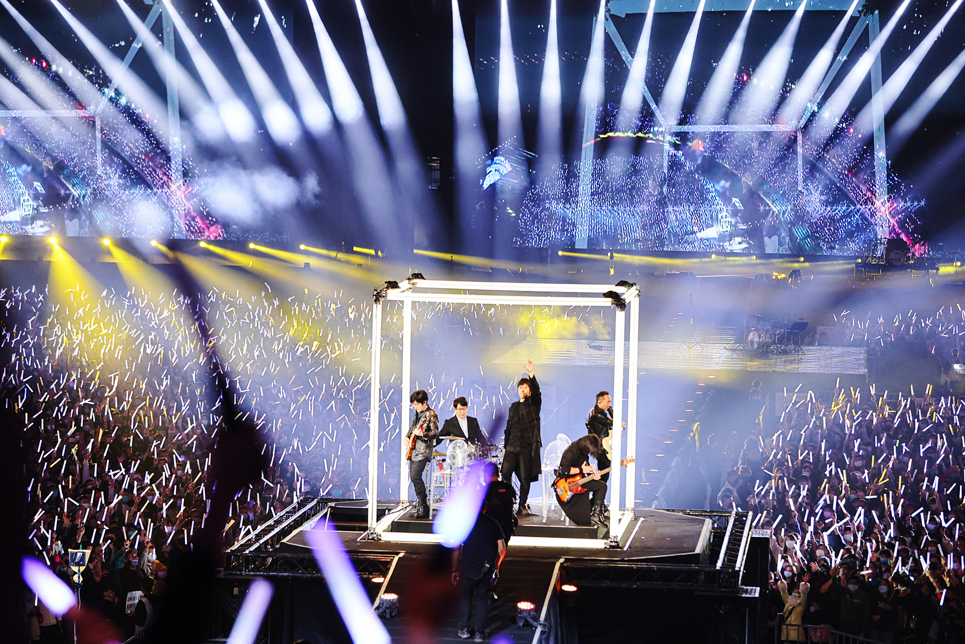 #星娱资讯速递# -#五月天演唱会# 五月天2023好好好想见到你杭州演唱