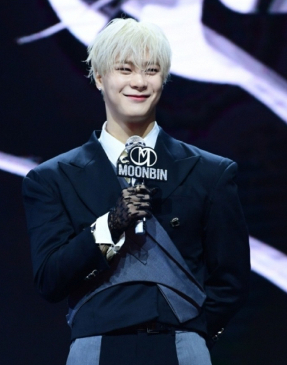 韩国男团astro成员文彬于19日晚8点10分被发现死在首尔江南区的家中