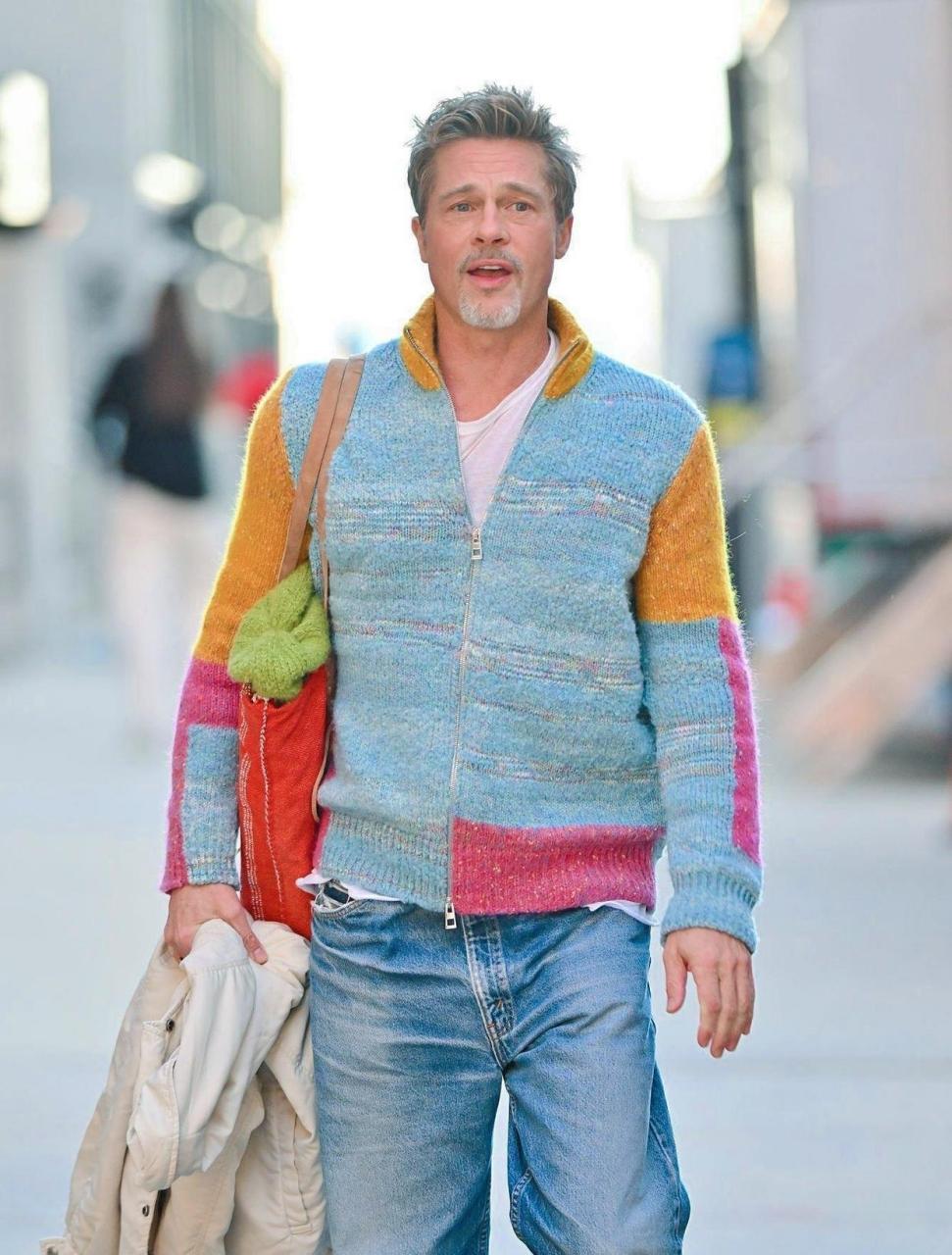 布拉德·皮特好莱坞男星里,身材颜值发量保持最好的大龄男星没有之一.