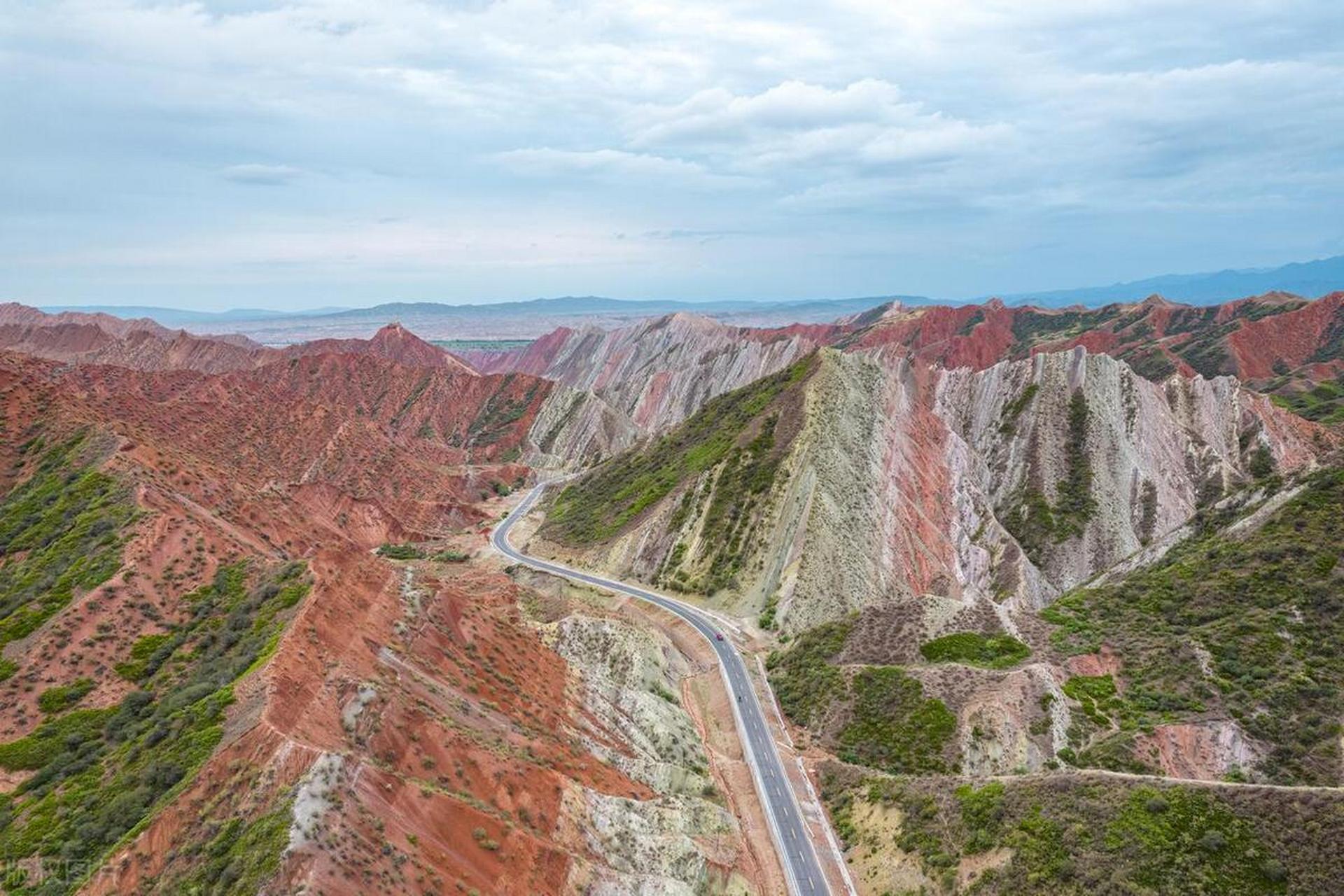 被称作"小独库"的省道s101  s101原来是国防公路,几年前默默无闻,修路