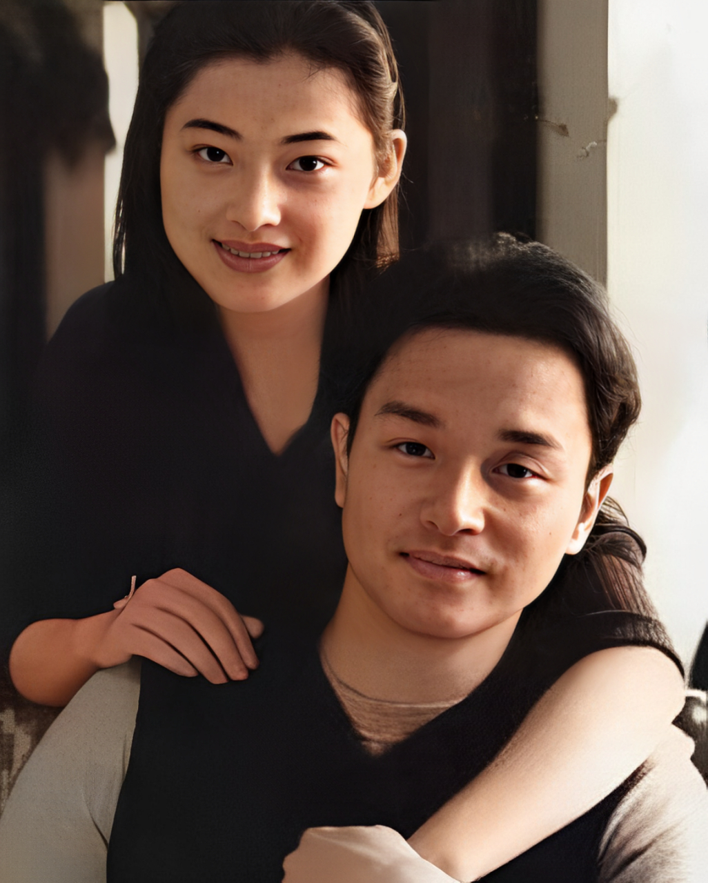1997年,张国荣和梅婷共同创作了《红色恋人》