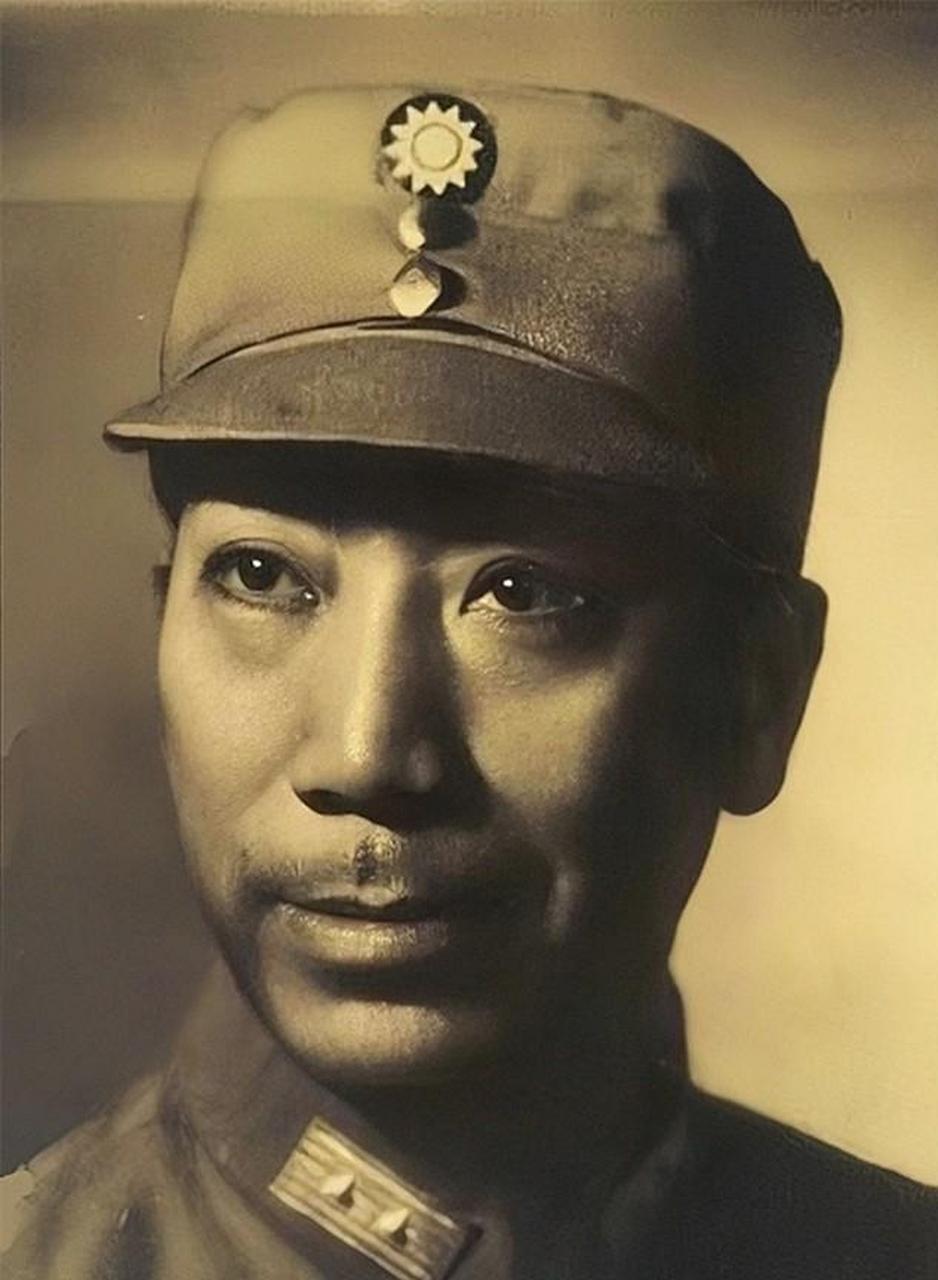 1943年,沈醉带妻子粟燕萍出席军统宴会,没想到戴笠目不转睛地盯着他