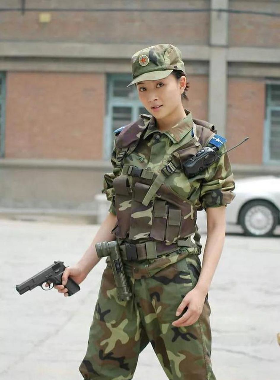 殷桃:甜美灵动,气质独特,魅力十足(有2张军服美照)