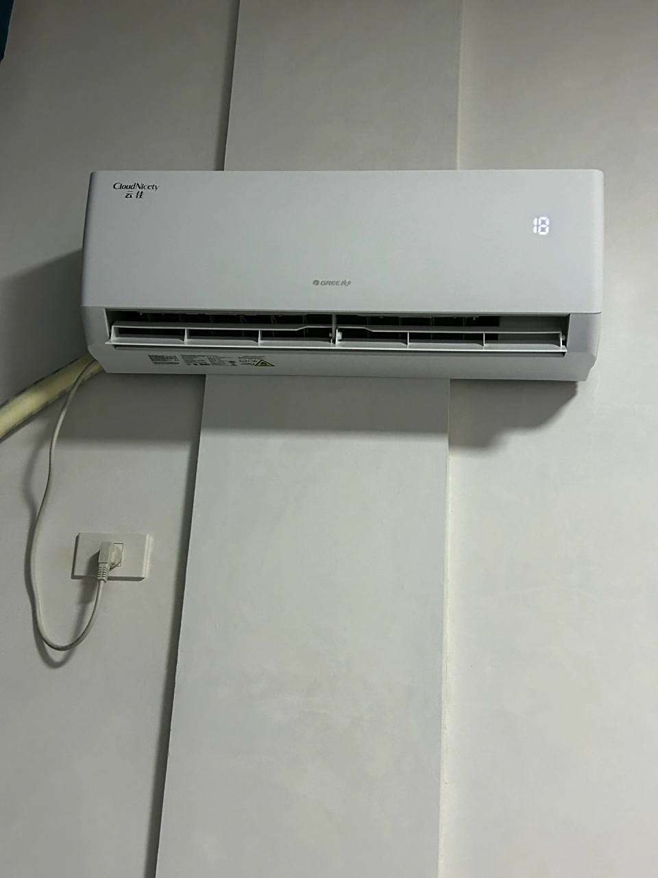 买格力空调,不要跟风买云佳系列的,调18度都只能说不热,没有凉感,晚上
