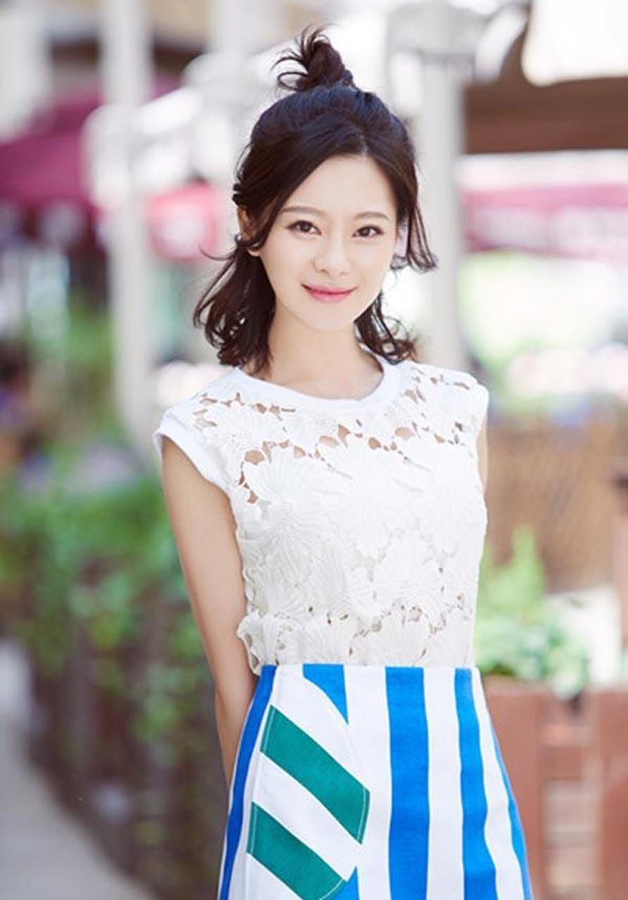 王汀日常穿搭靓丽帅气 网友们看过她哪些作品评论关注转发分享收藏