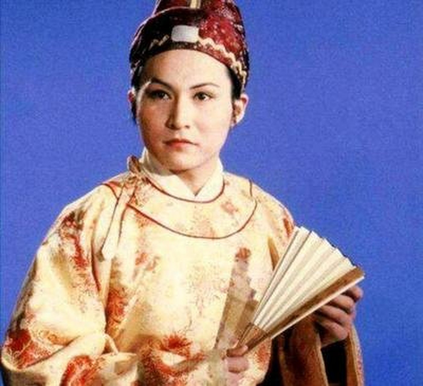 贾珍对儿子贾蓉真够变态的,看到儿子在凉荫里不干活,一时气恼居然让