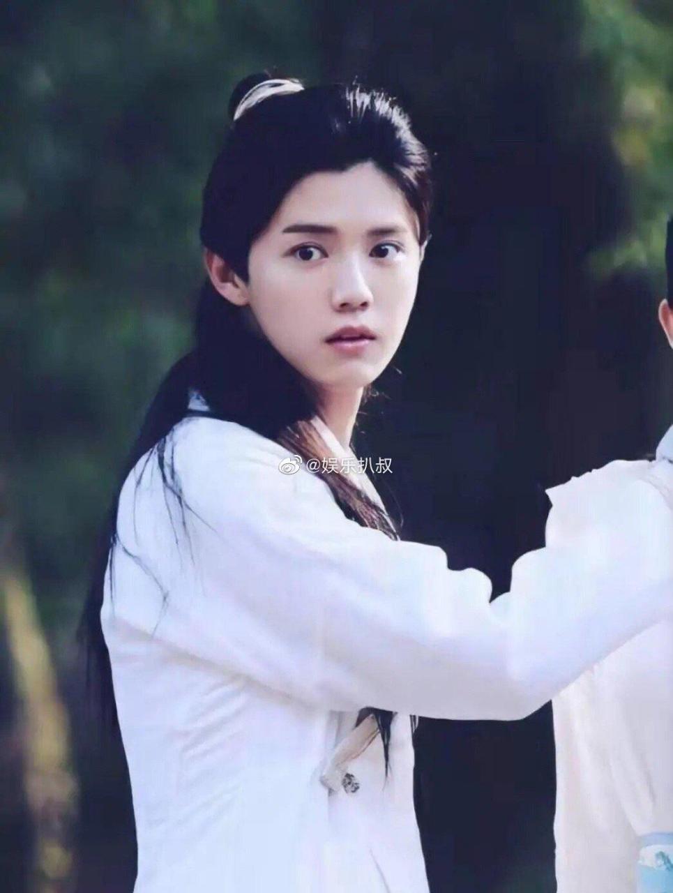 gif创作人# 动画《天官赐福》第一季顺利收官,鹿晗演唱第二季主题曲