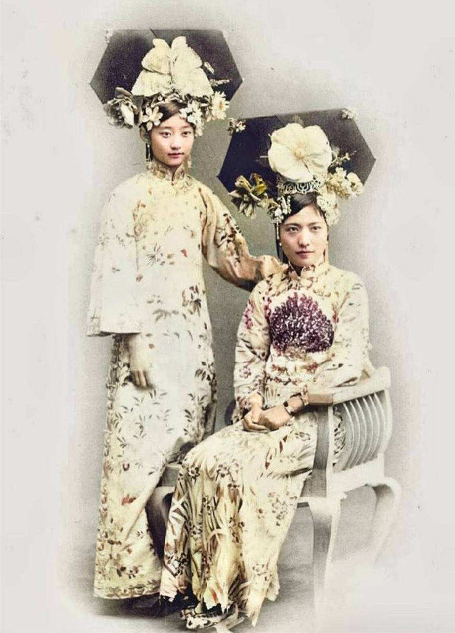 晚清格格王敏彤与孟小冬的合影