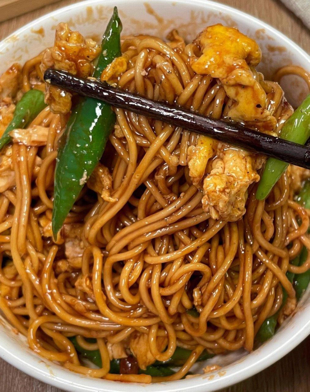 这碗青椒鸡蛋拌面也太好吃了不香算我输不知道吃什么的时候 就来一盘