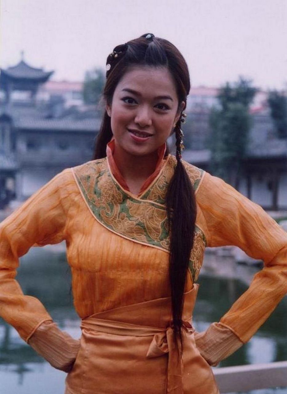 据港媒传出,李珊珊将停止更新社交网,将全身心的把重心放在身体上