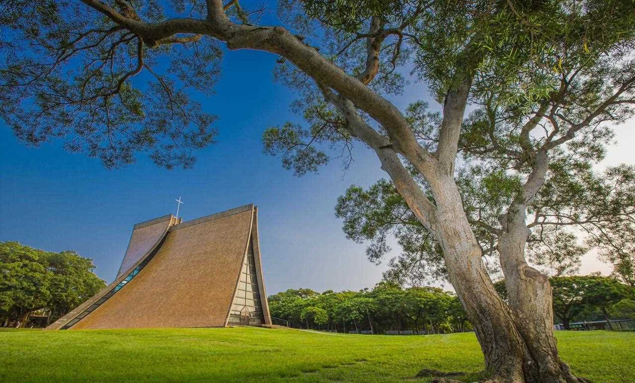 台中东海大学,简称东大,东海,是台湾地区一所顶尖和名列前茅的私立