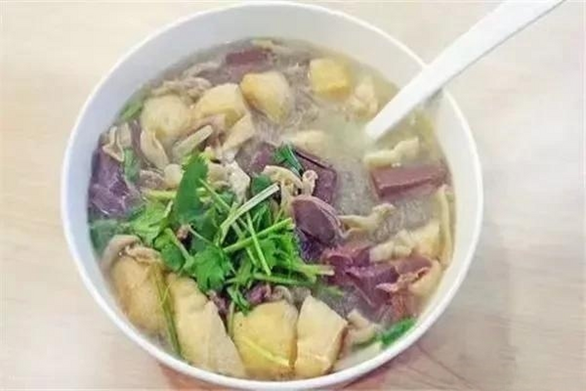 辽宁沈阳,一名男子通过某外卖平台点了一份老鸭粉丝汤外卖,以及一份