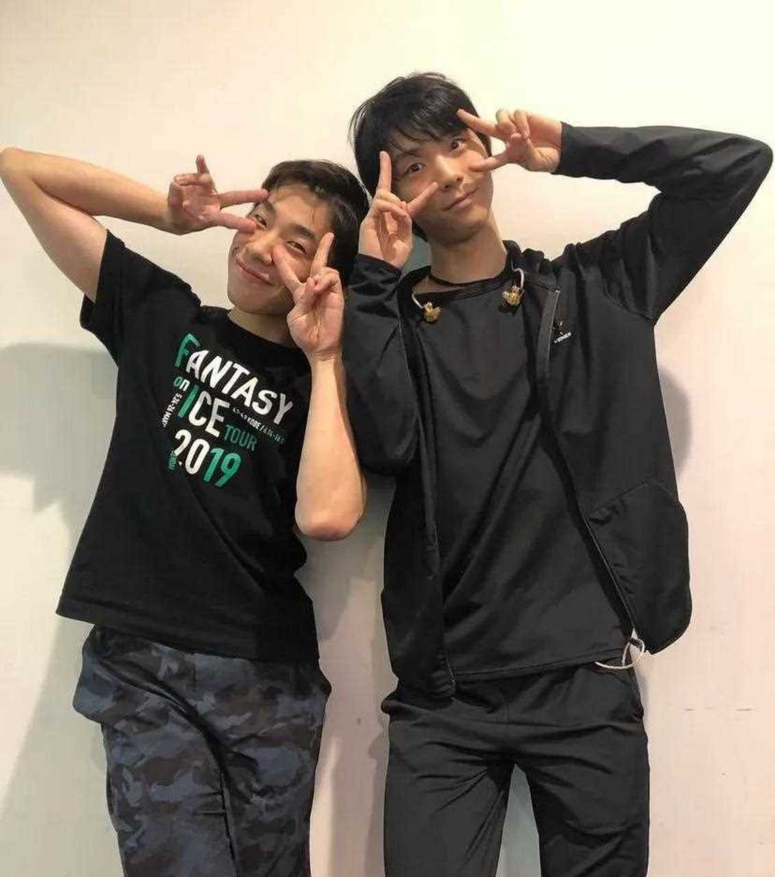 羽生结弦好友织田信成晒出多张珍藏合照,庆祝柚子开始新的人生篇章.