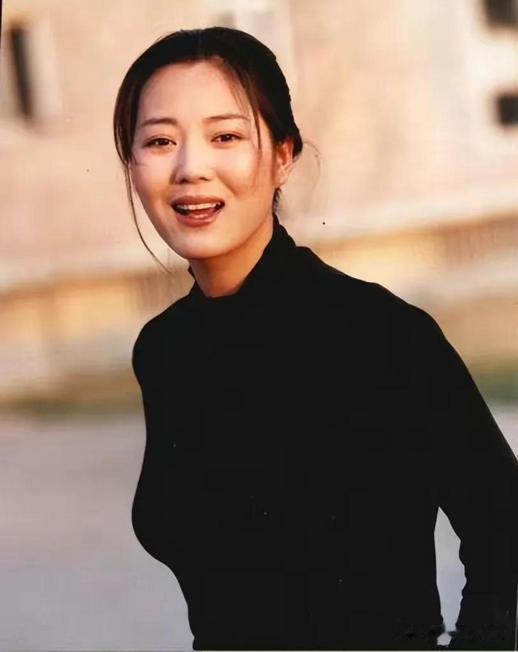大美女王茜华,实力派演员,女强人的代表,年轻时貌美如花,身材苗条