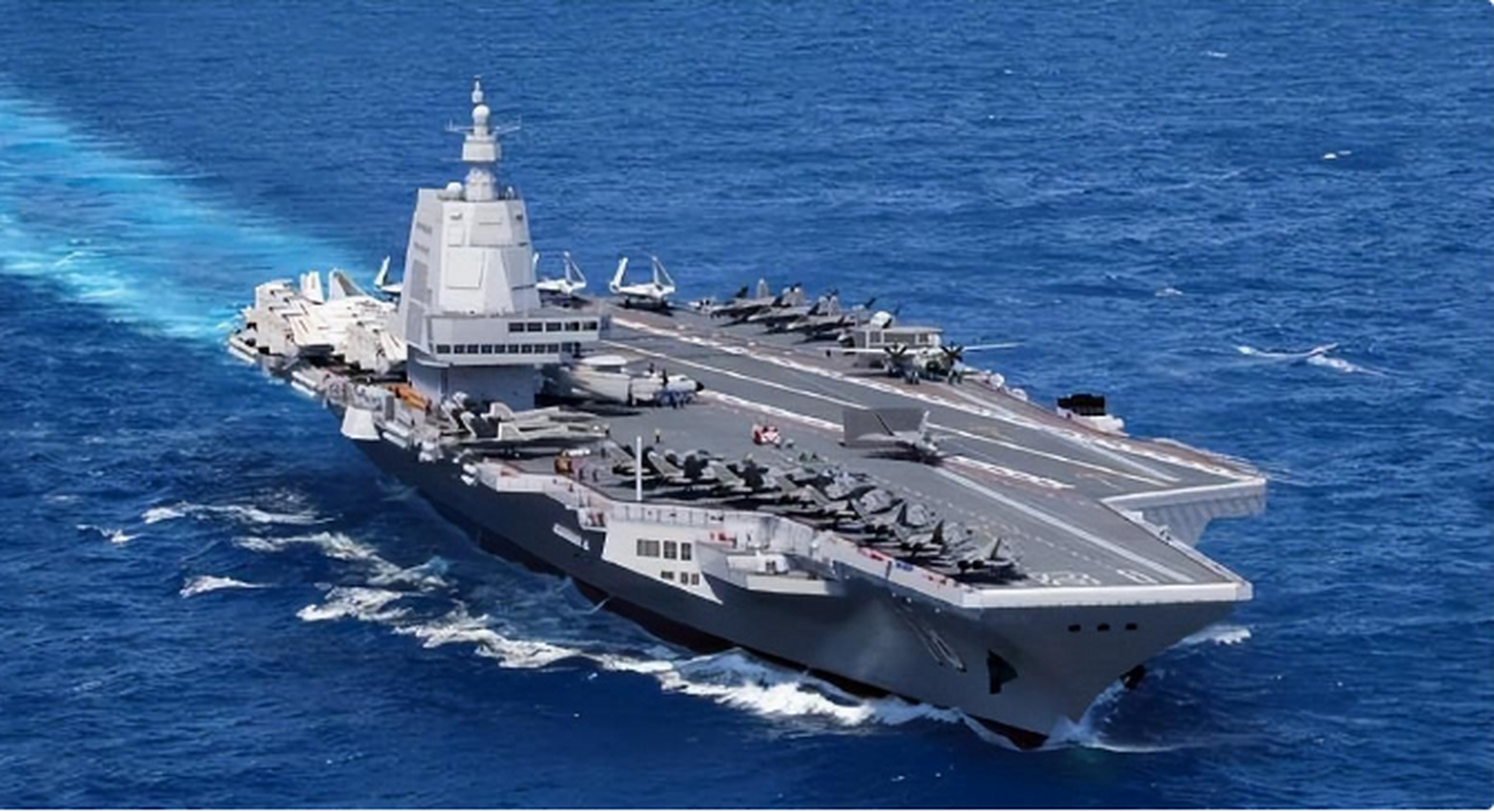 首先,要建造一艘20万吨级的超级航母是一个巨大的工程挑战,需要克服