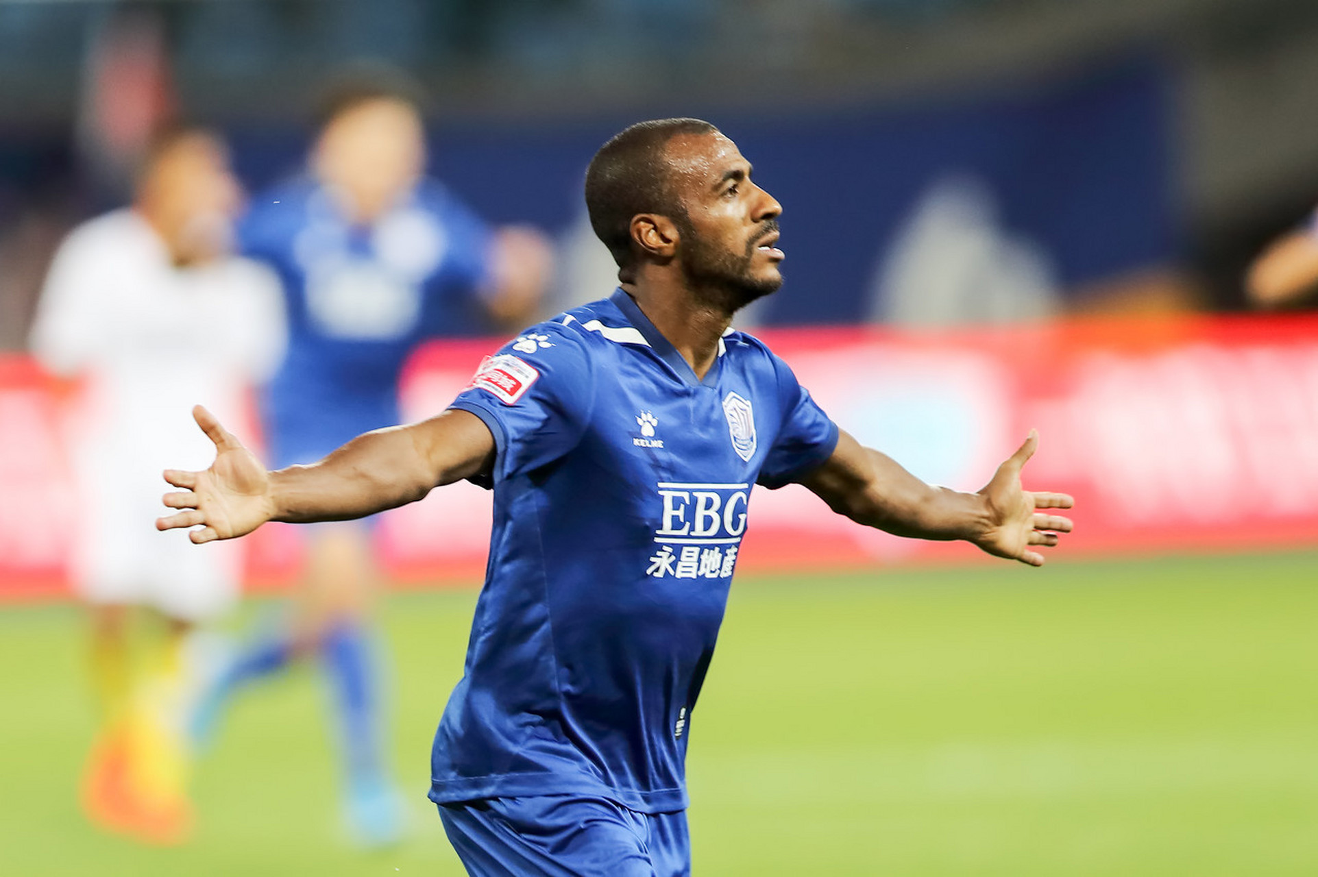 据记者潘宠报道,穆里奇接受公开采访时谈到儿子的归化问题,他表示自己