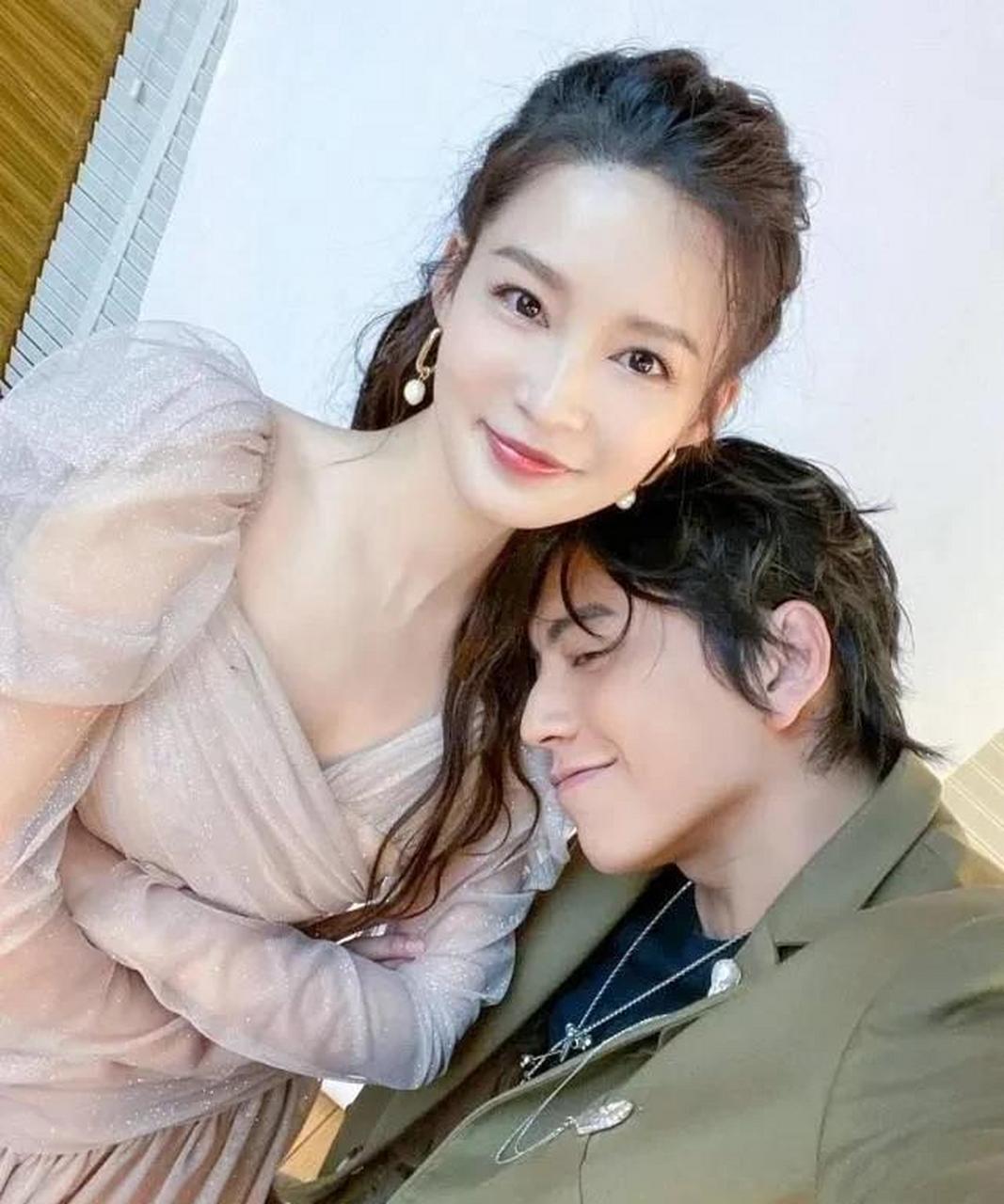 gif创作人# 我想一巴掌拍在强抱李沁揩油的王大陆头上,为什么要这样