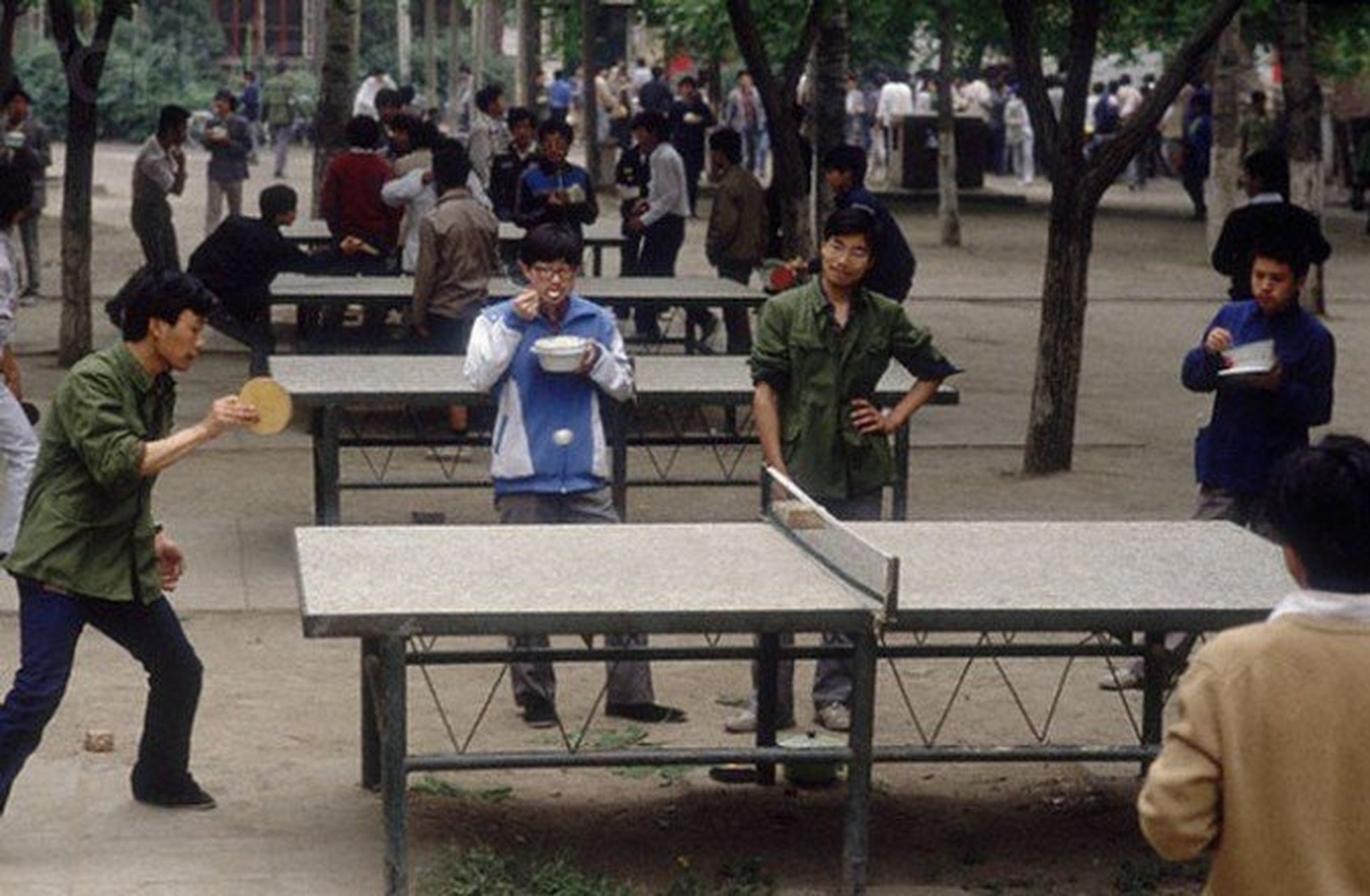 八十年代,北京大学学生们的校园生活.