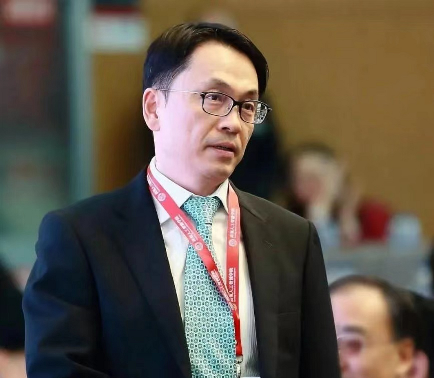 2014年,高瓴资本张磊受邀去巴菲特家做客,用餐结束时,巴菲特突然将