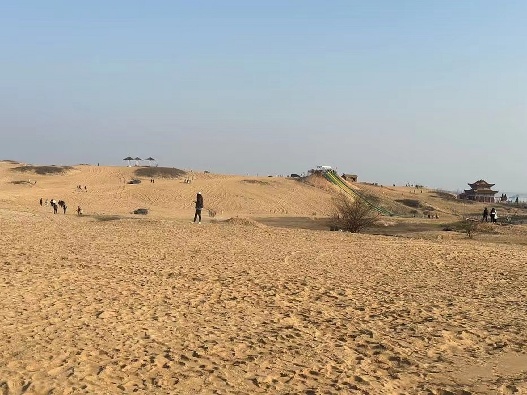 南昌厚田沙漠生态旅游景区感觉挺好,老人小孩免费,我们去了六个人买了