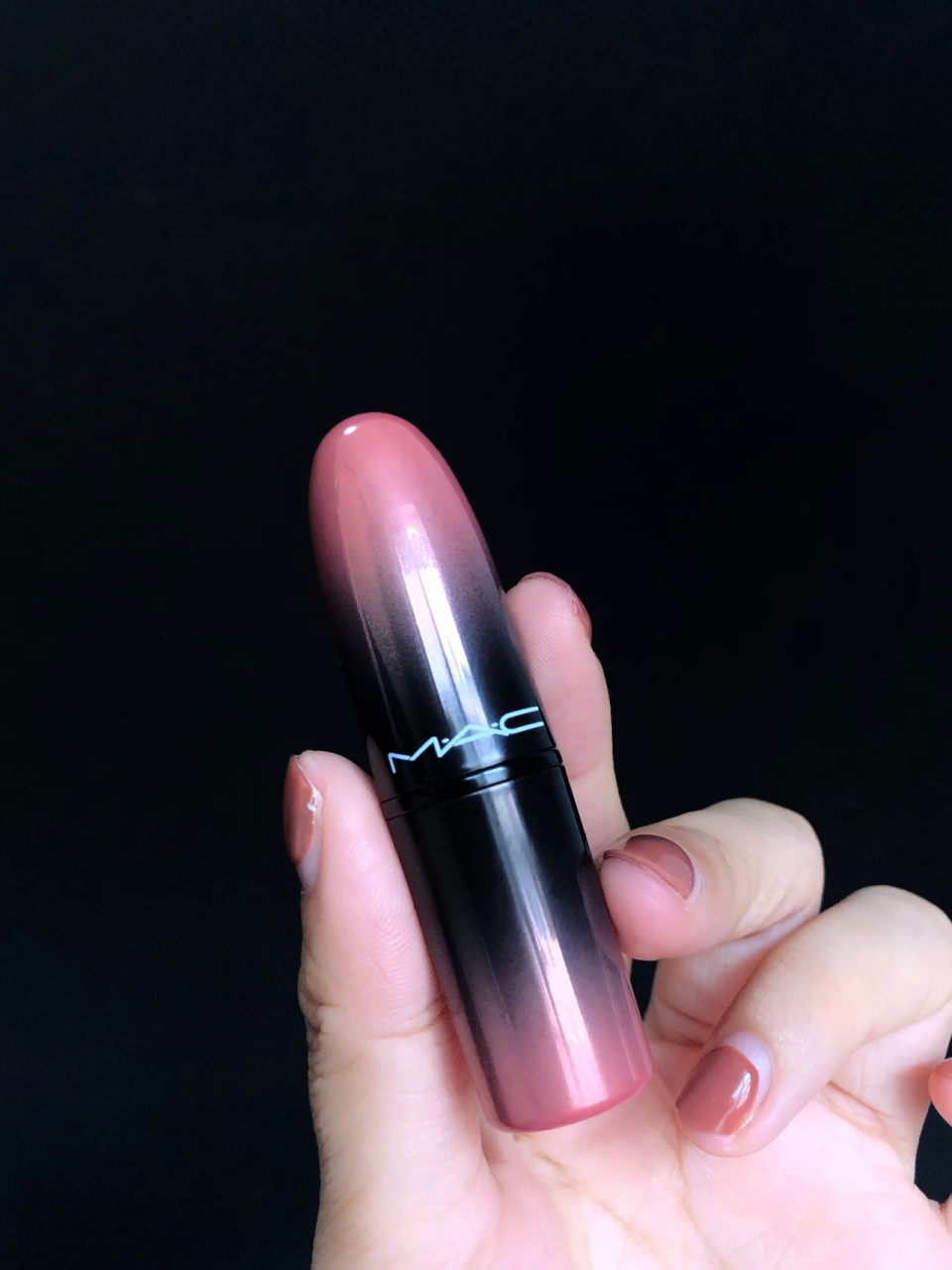 跟408一起入的! 这根是粉色的渐变壳! 被首页试色种草的!