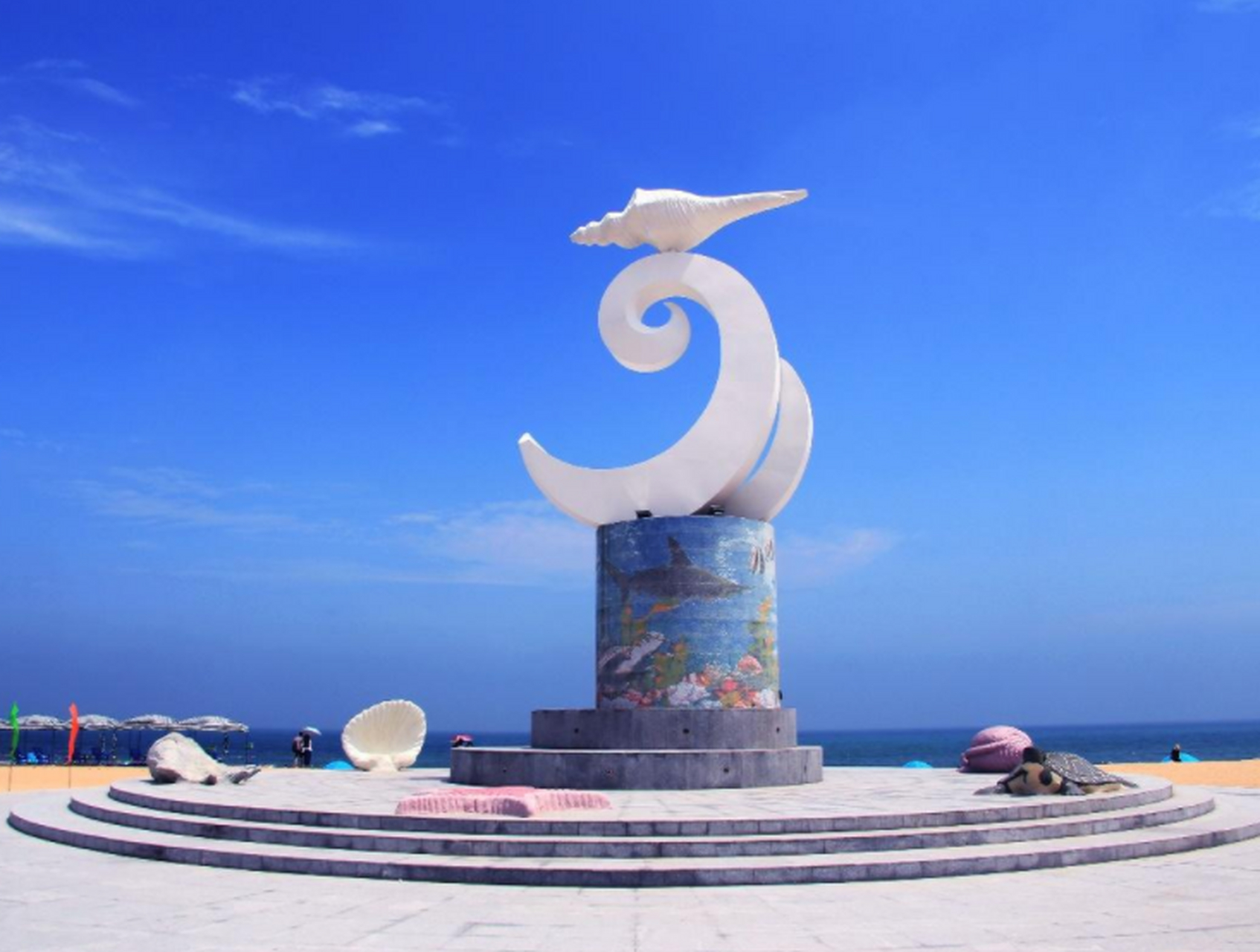 阳江市位于中国广东省,是一座美丽的海滨城市,拥有丰富的自然和人文