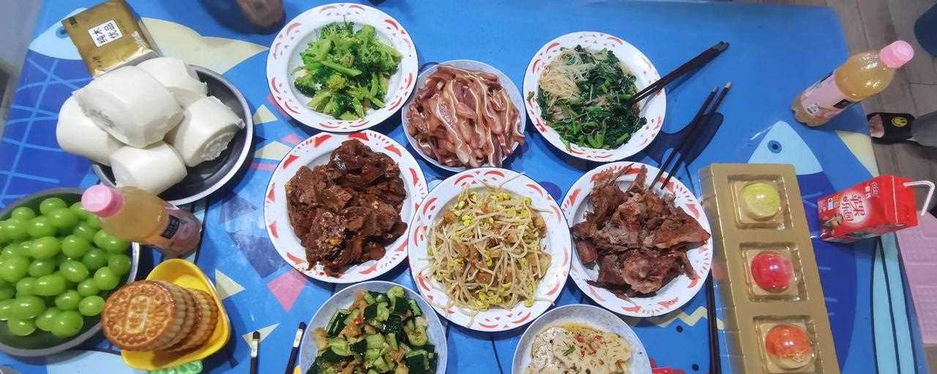 好吃好喝上,小龙侠兜兜也要迈开步子继续在路上啦!