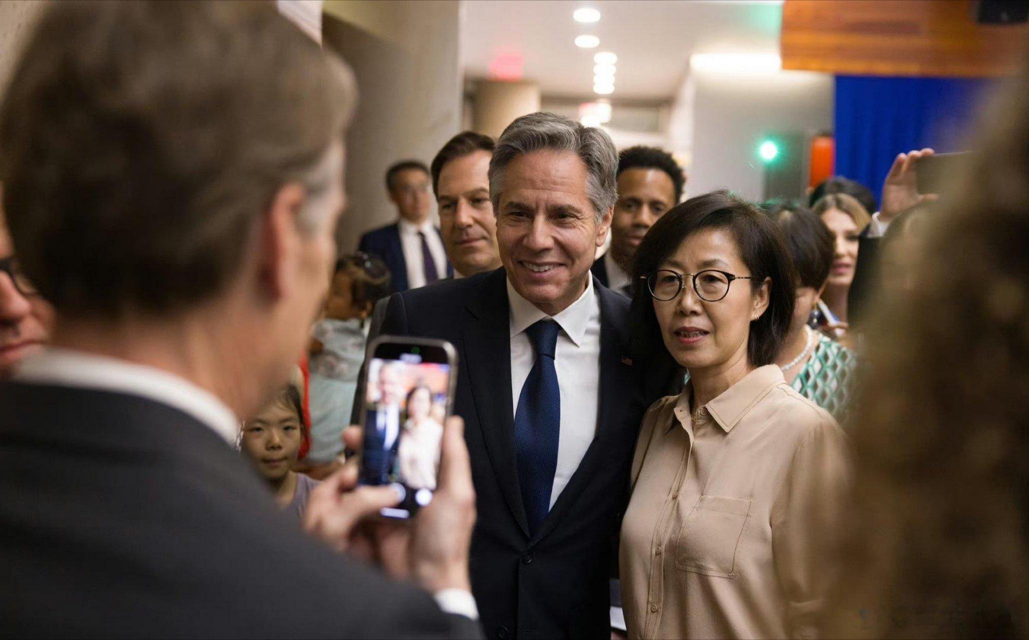 布林肯和美国驻华大使会见美国人的"朋友",你懂的