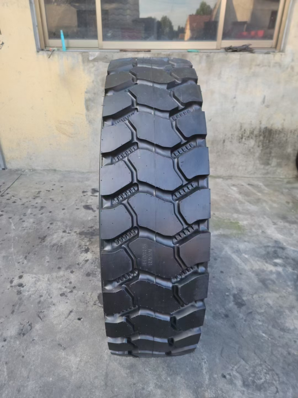 1400r25 矿用宽体车轮胎,397花纹,价格不高!#矿用轮胎