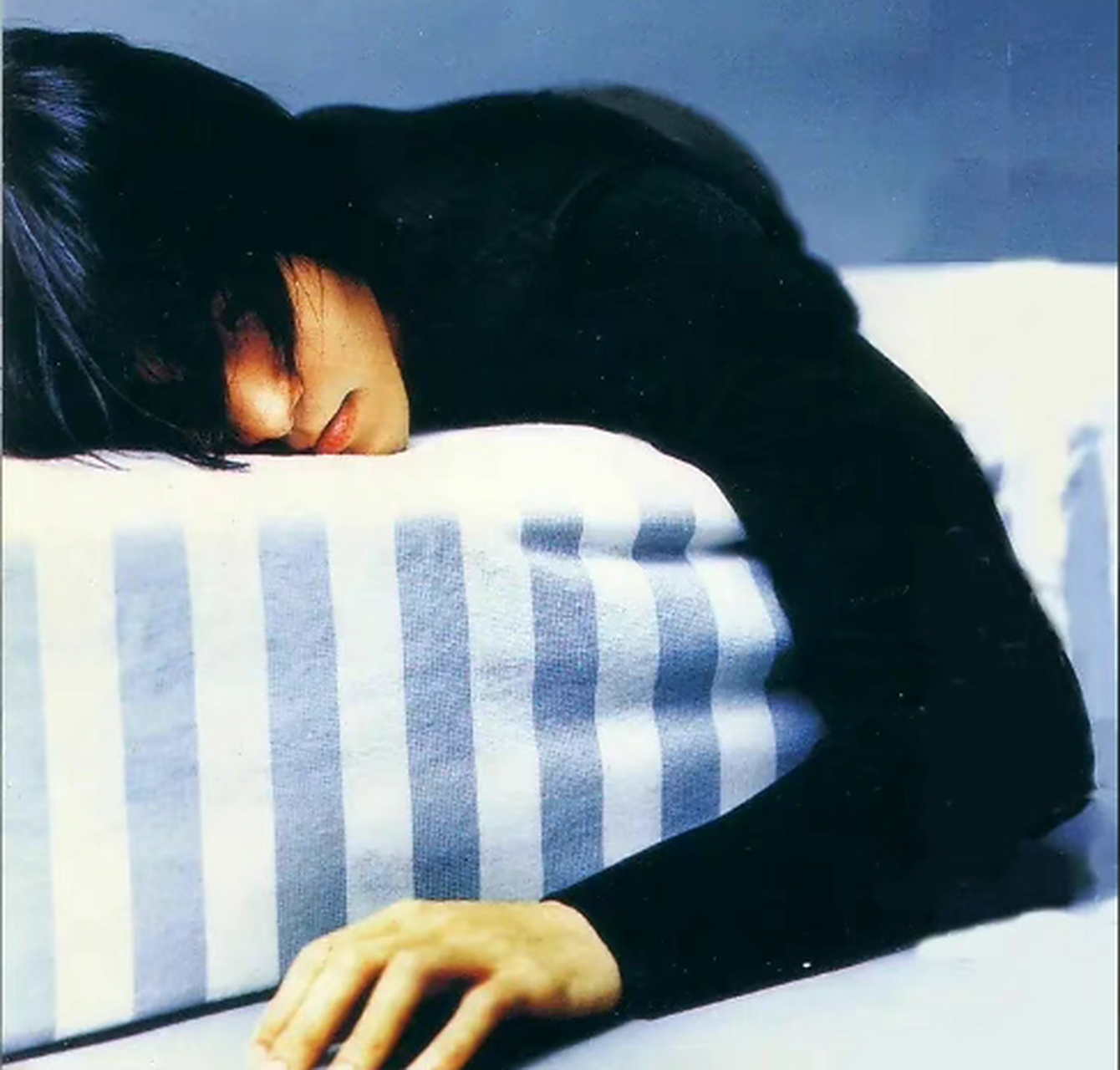 郑伊健早期写真!如果不是太懒,他的名气不会输给刘德华,你觉得呢?