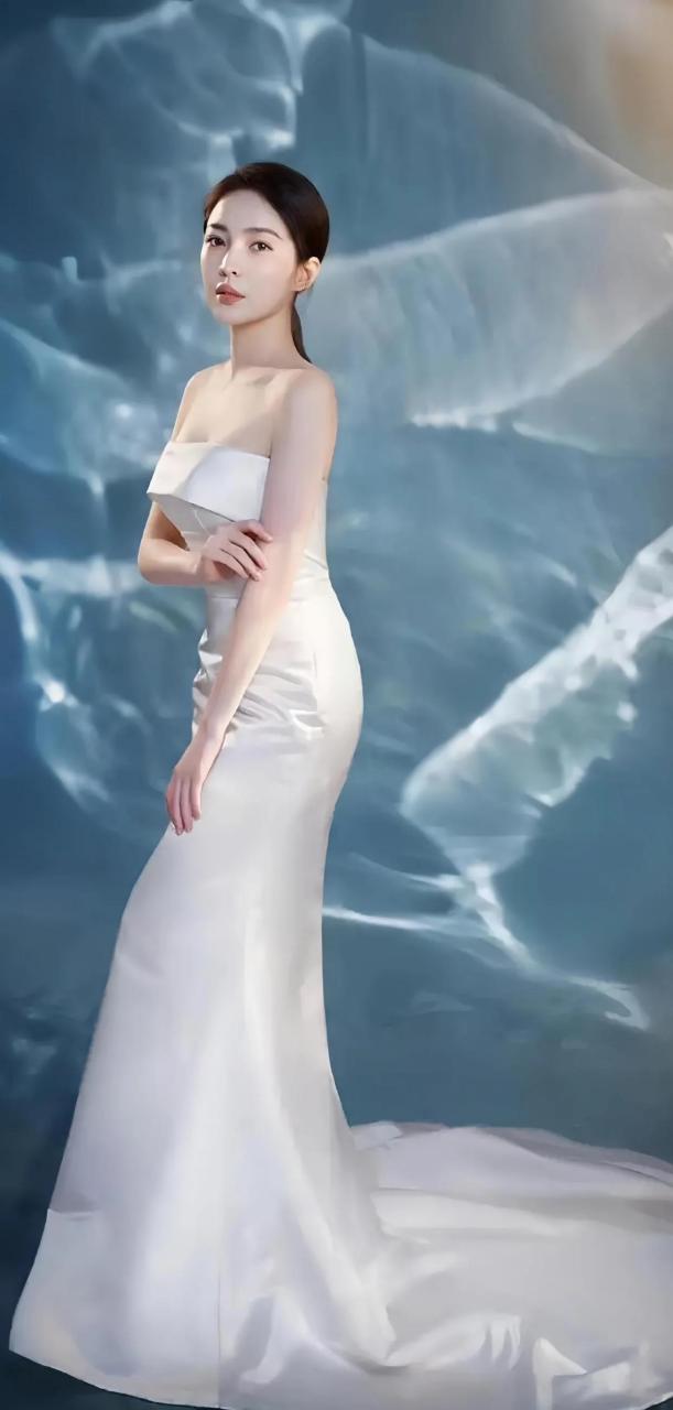 王钟瑶礼服写真!