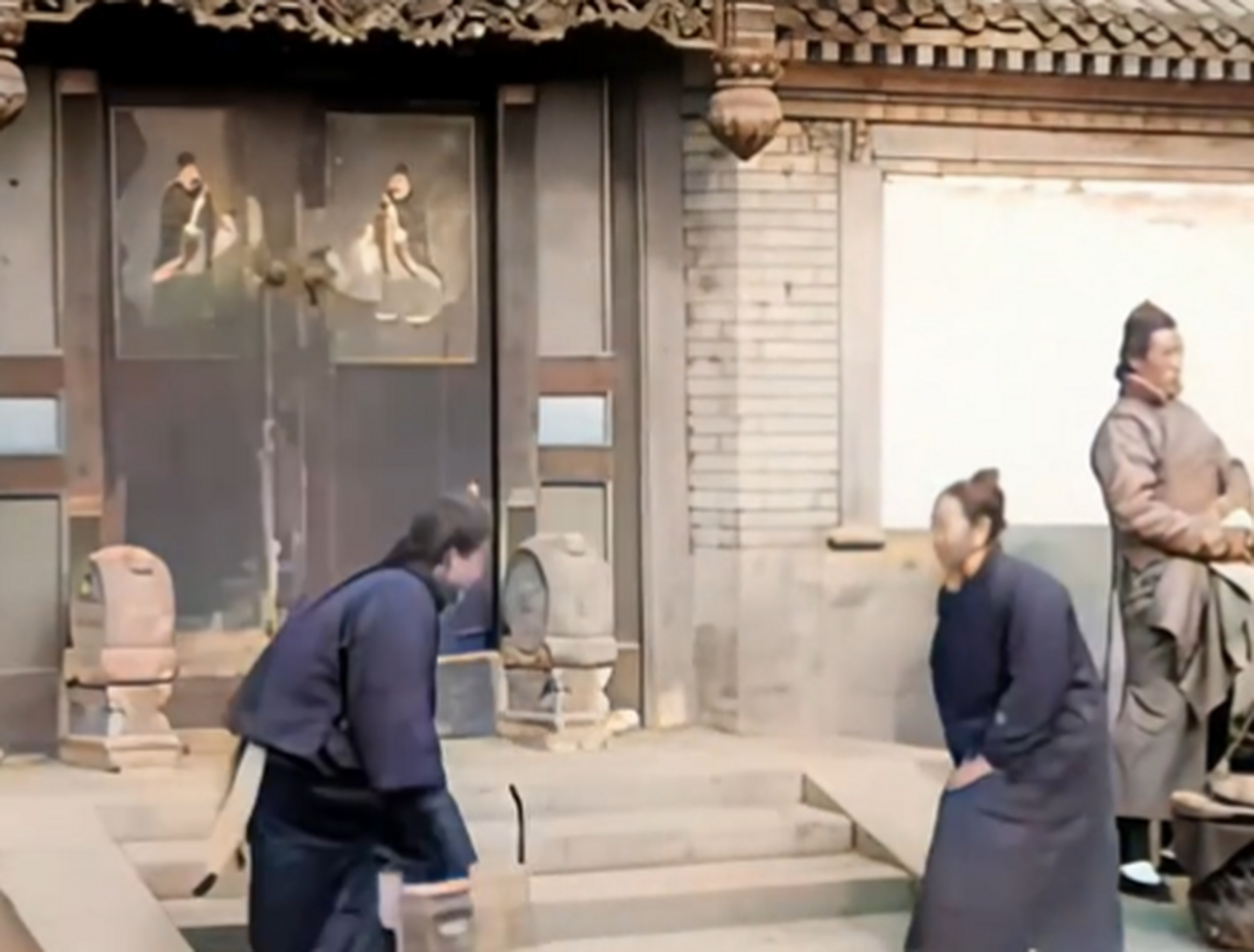 老照片:1908年清朝见面礼仪,打千礼,蹲安礼,拱手礼,不愧为礼仪之邦