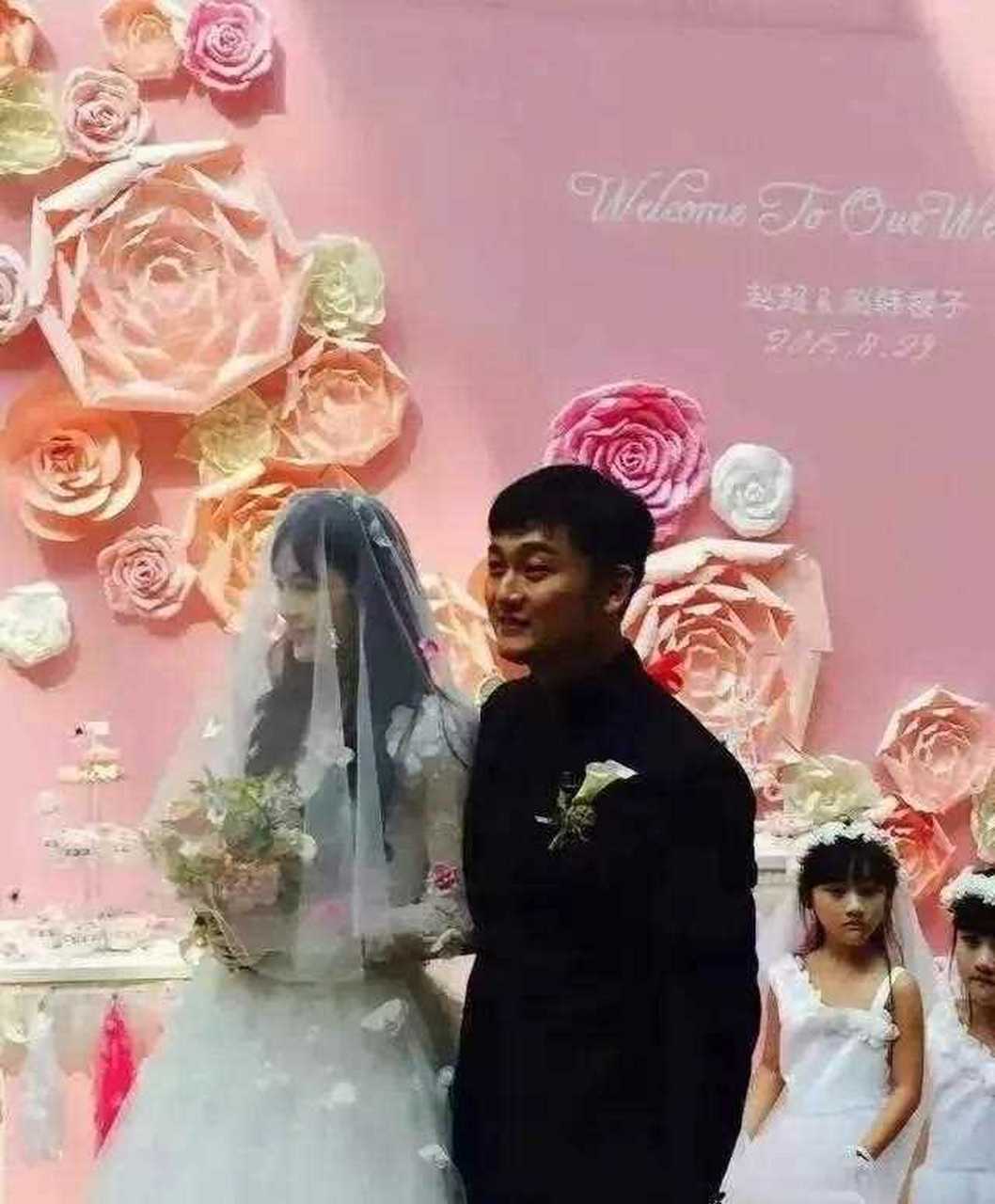 有网友爆出赵韩樱子的结婚证,爆料日期是15年29日结婚,太令人惊讶了.