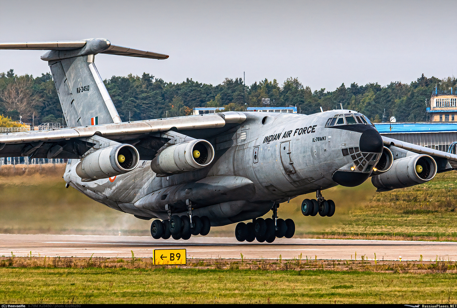 作为一架重要的空中加油机,伊尔-78m在印度空军中扮演着至关重要的