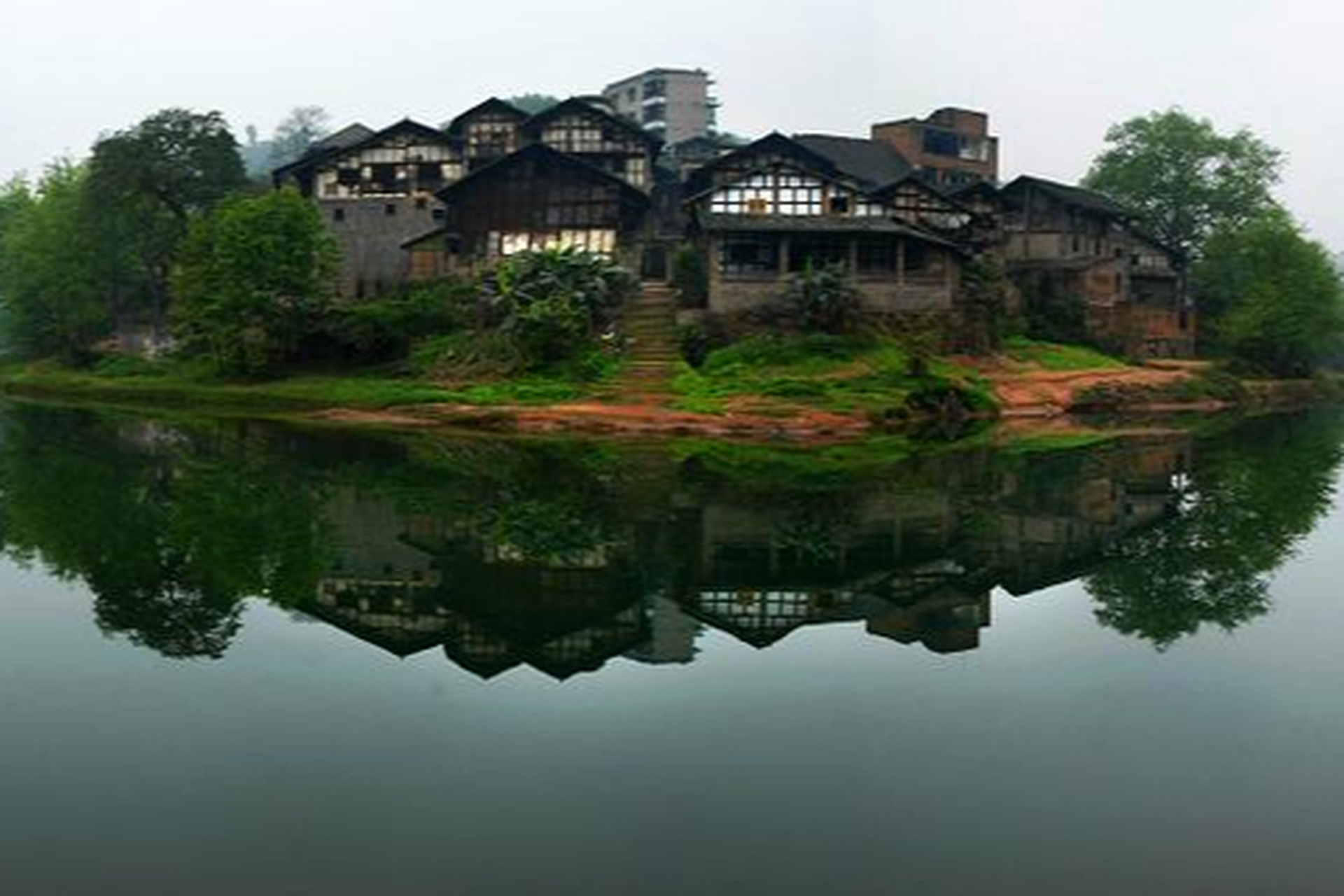 重庆塘河古镇,这座古朴苍劲的小集镇,让人不禁为其古建筑文化的光辉