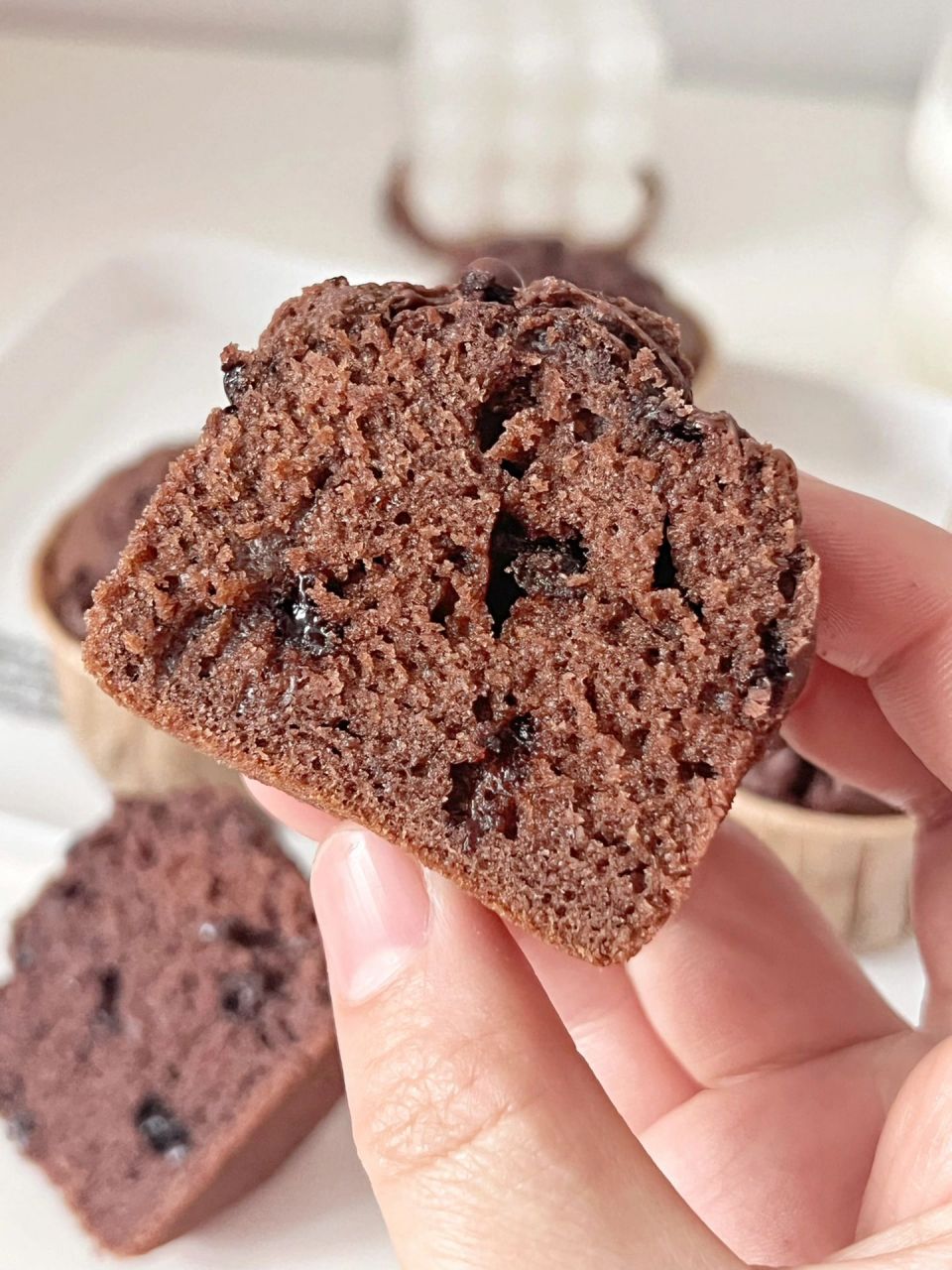 免打发巨简单又好吃 今天来做一个很简单 但又巨好吃的巧克力麦芬蛋糕