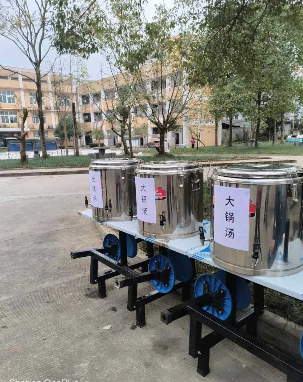 最温馨的距离:一碗汤的距离!爱的温度:36℃!以后:你我都安好!