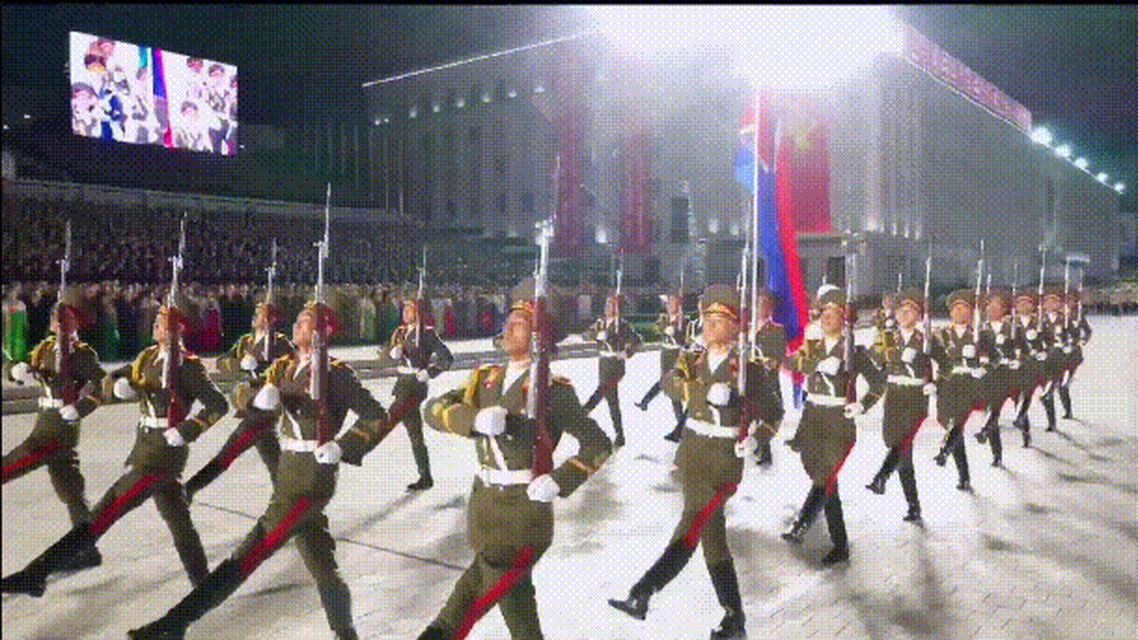 朝鲜人民军阅兵检阅步伐,还是接近我军正步的这种更好一点,一跳一跳的