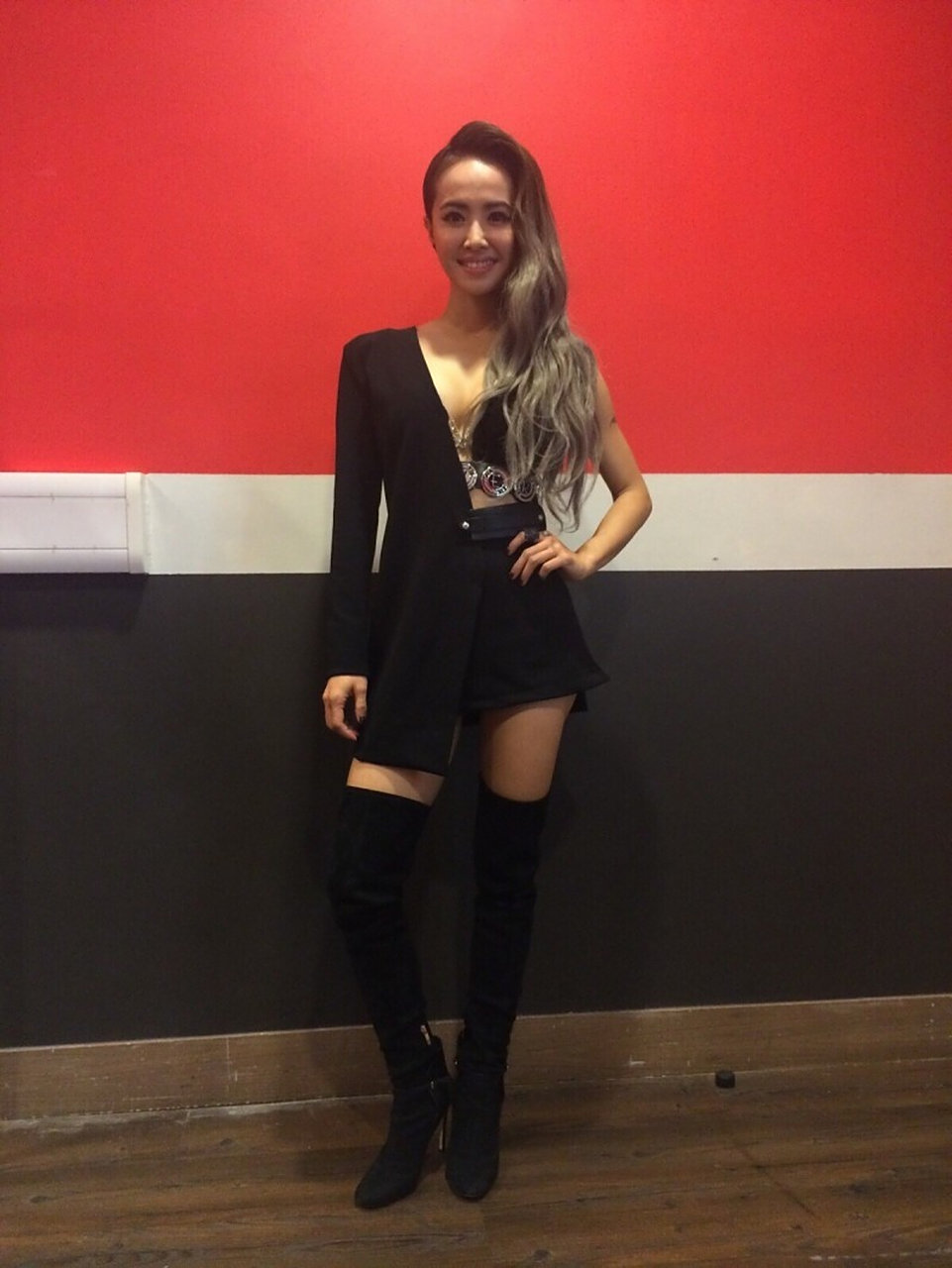 2015年mama音乐颁奖典礼,蔡依林穿versus versace 2016春夏系列登台