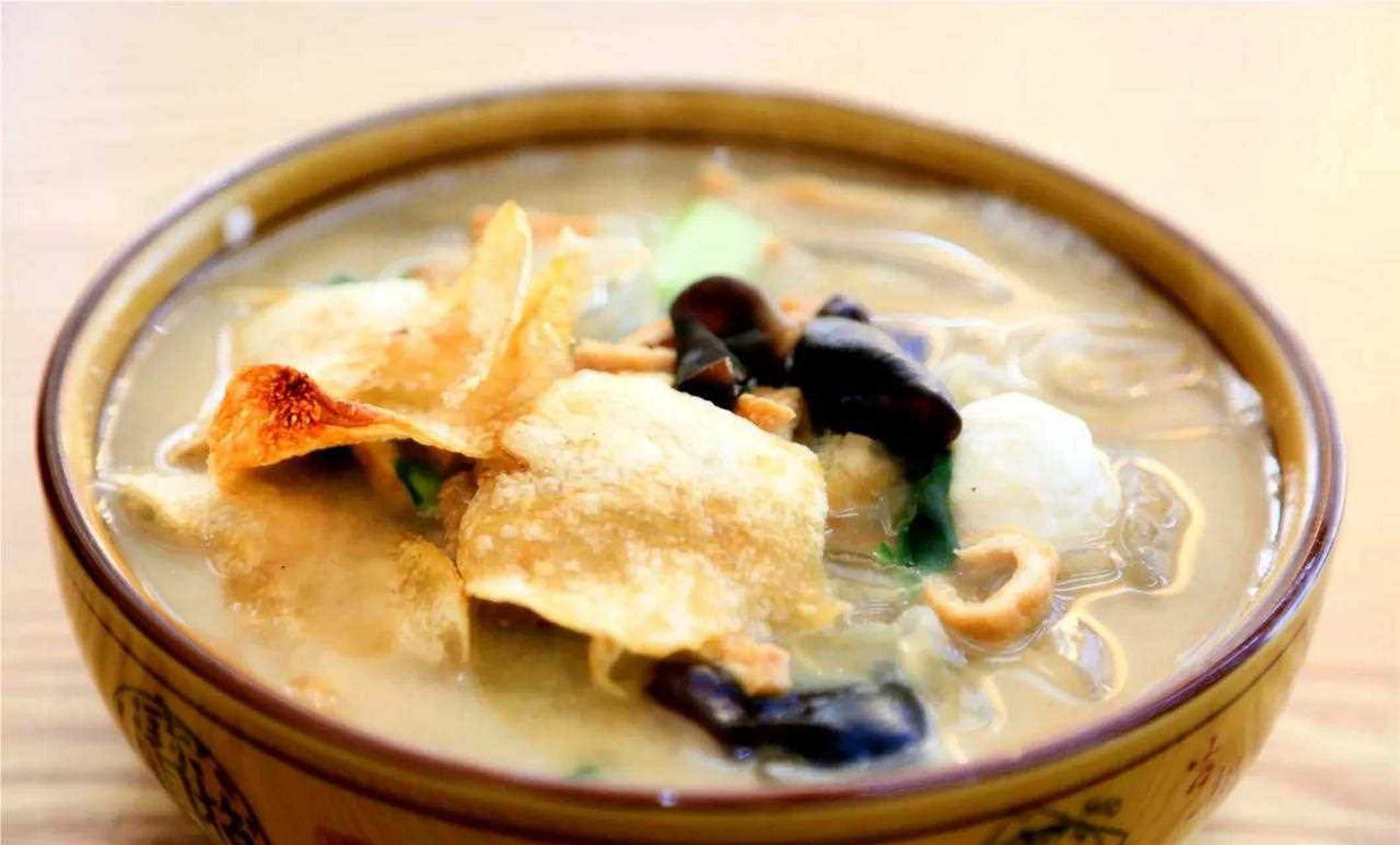 应广大朋友的建议,吃拼三鲜要配上夹肉饼,乖乖听话,再重吃过.