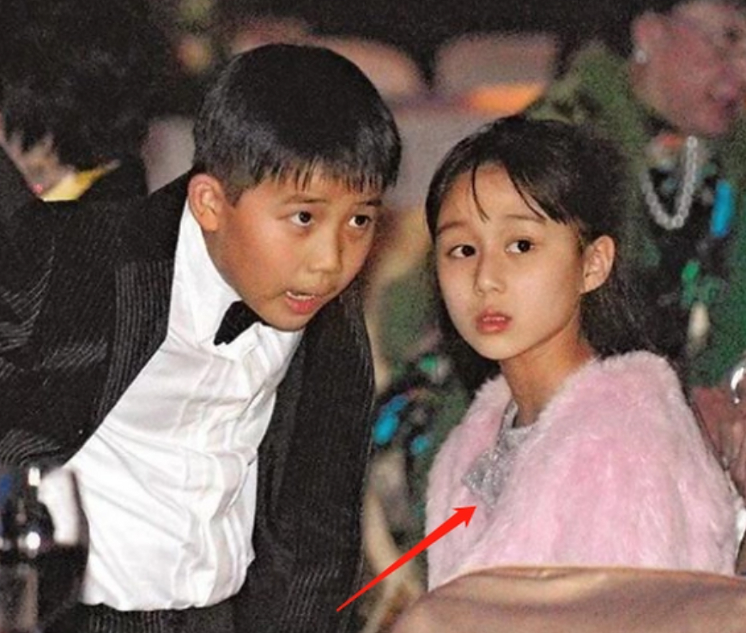 嫁给赌王后,四太梁安琪生下4个孩子,何超欣是最小的那个,当年赌王老