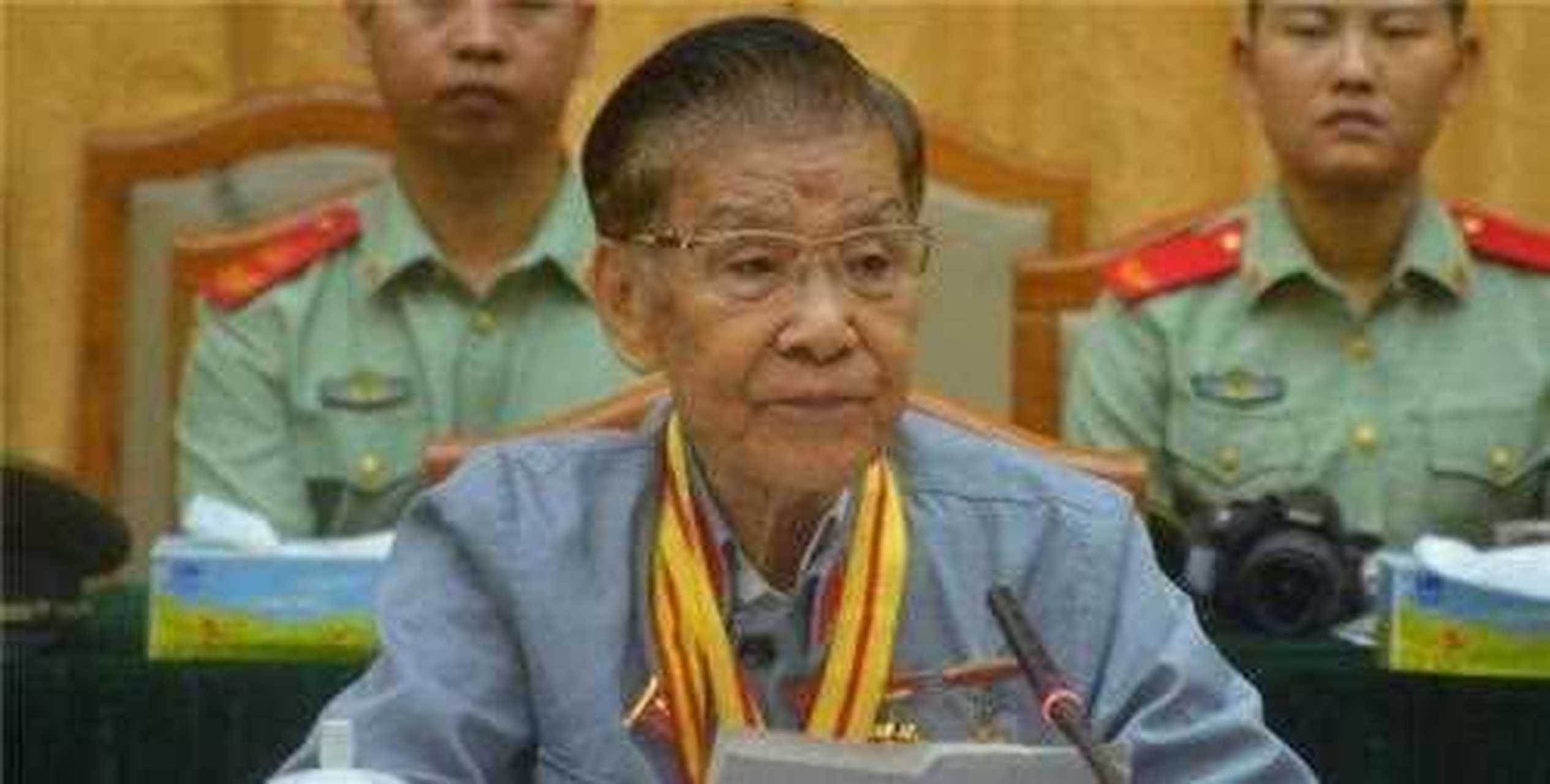 抗战时,9岁的陈敏学十分聪明,在日本奴化教育下,三年精通日语,13岁给