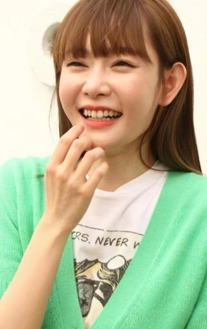 前香港组合super girls队长aka(赵慧珊)凭借着甜美的长相可以说是自从