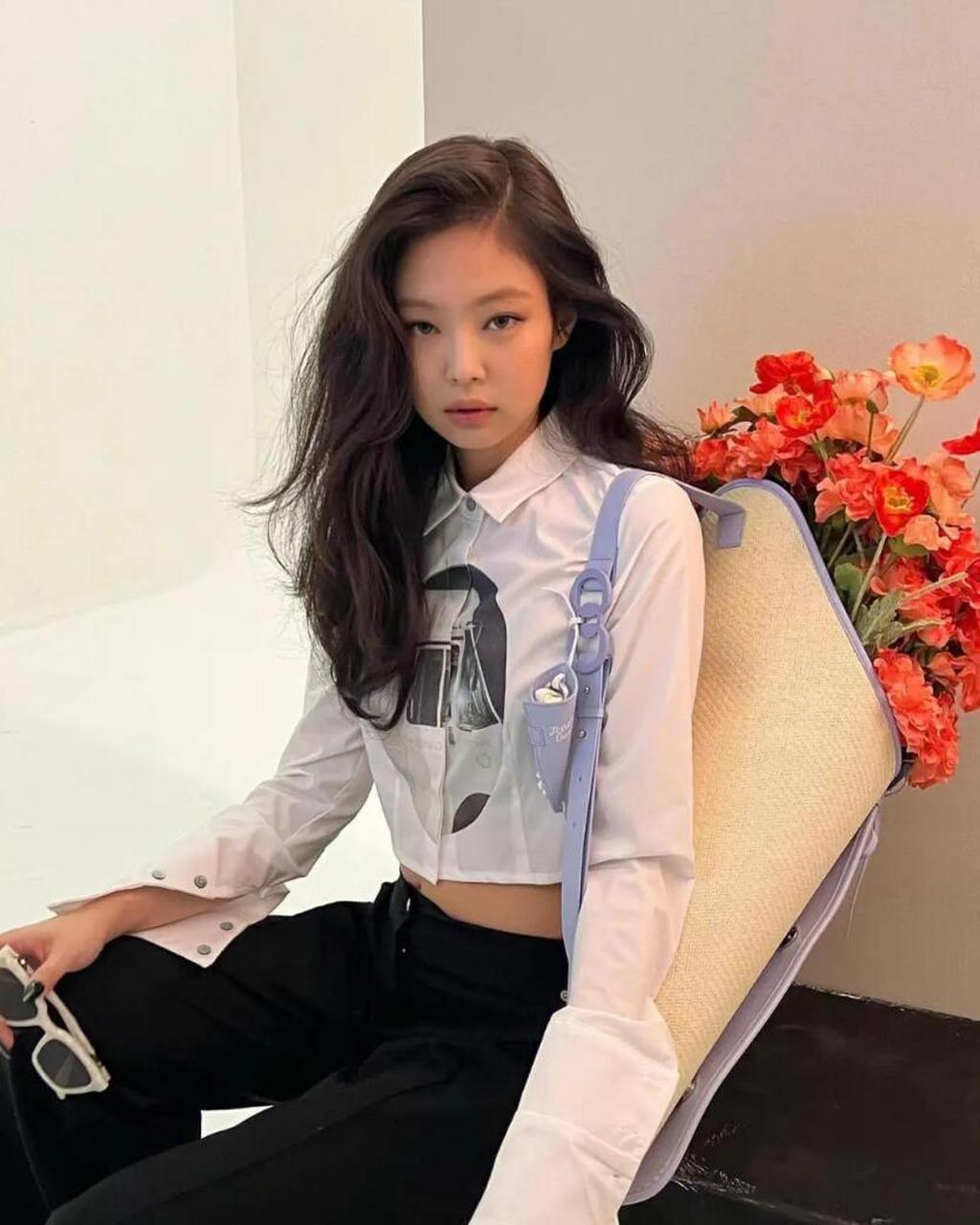 【jennie回应舞台划水 网友:有一种没理由硬编的美】近日,韩国艺人