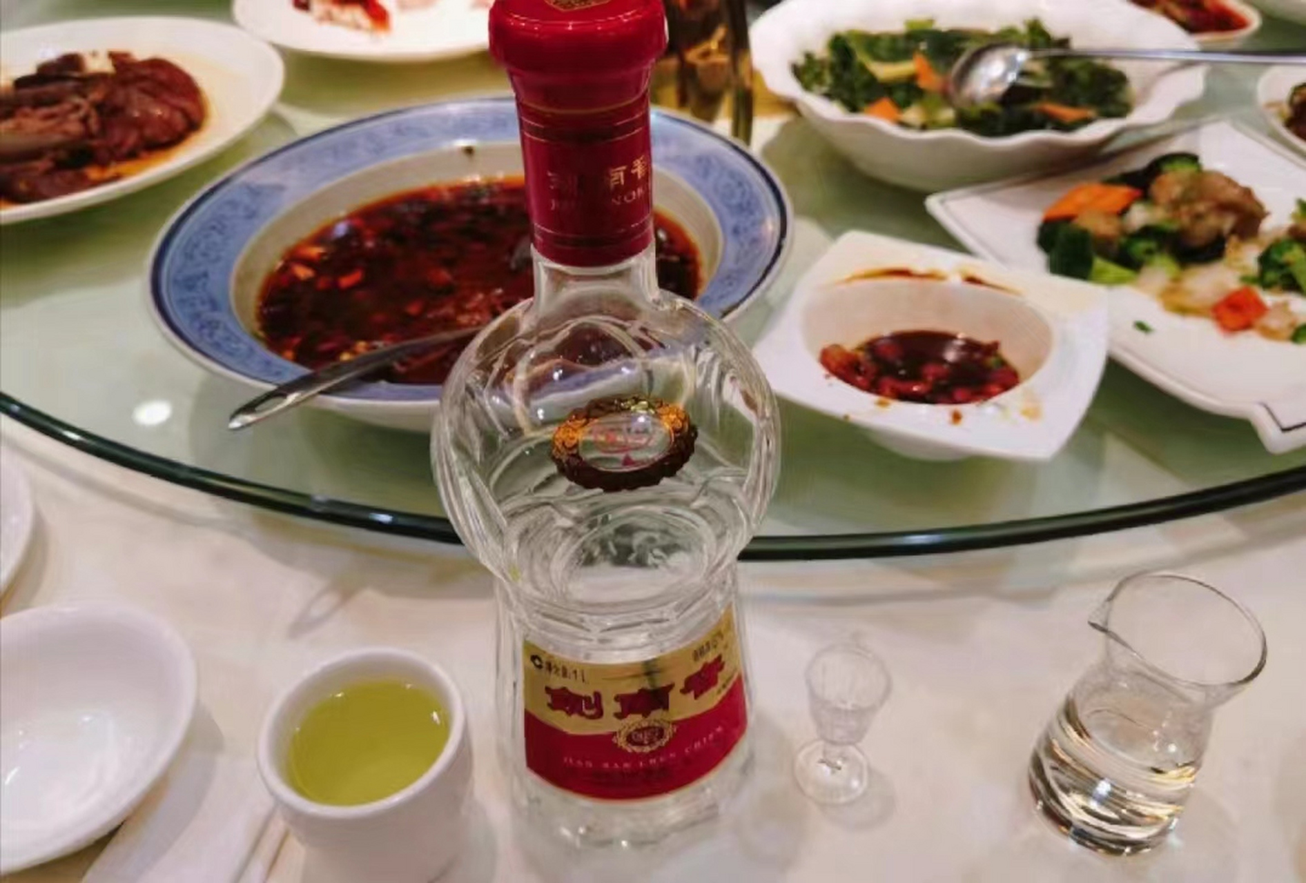 建议男人:在酒桌上一定要学会这四句"黑话"可让你少走十年弯路!