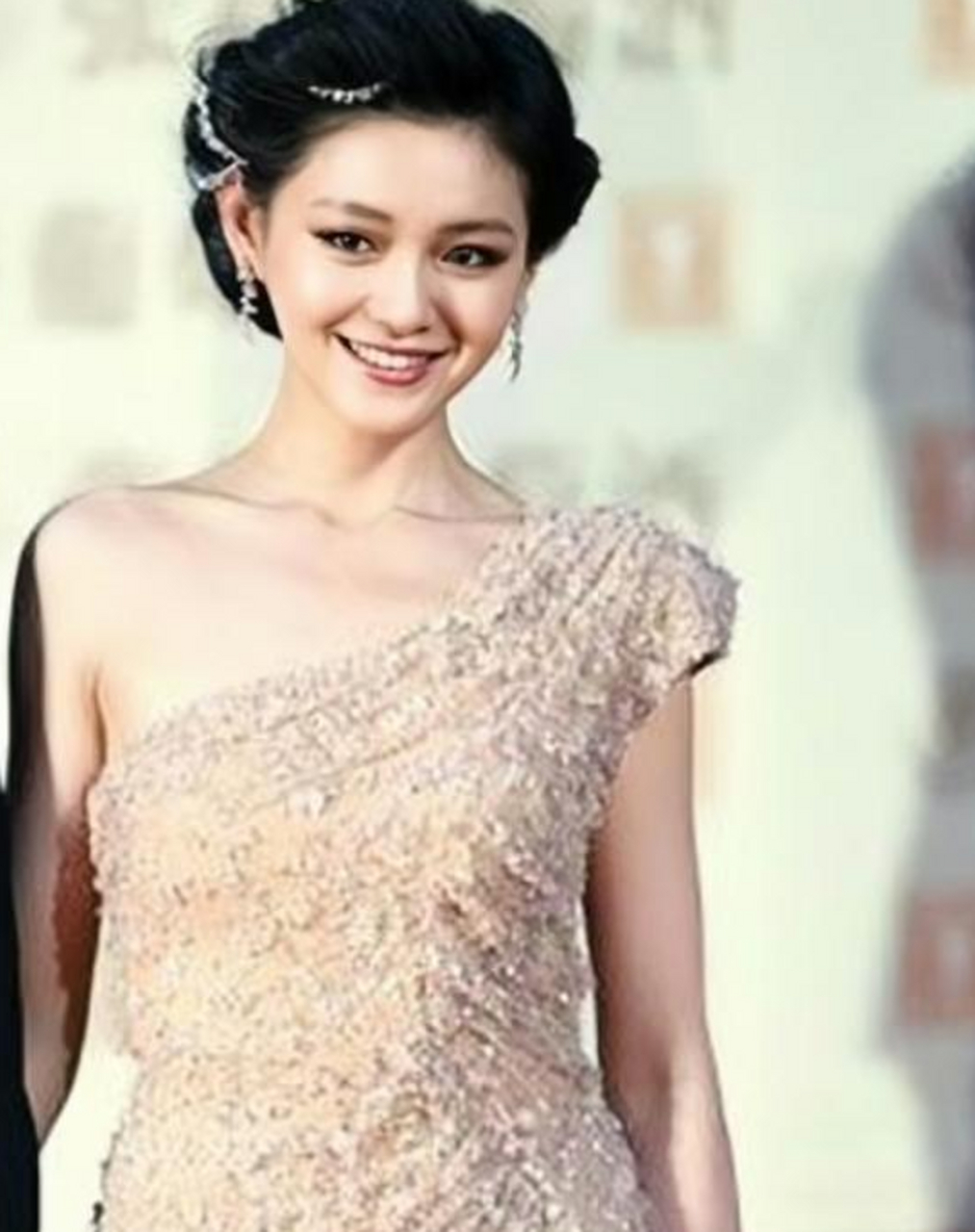 10年前的大s还是很漂亮的,果然女人老了老公就会嫌弃!