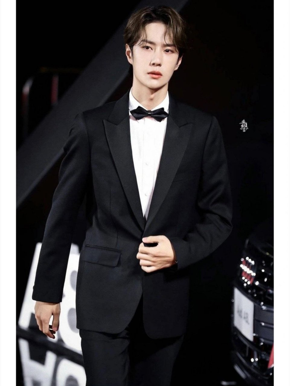 微博之夜即将到来,先来看一波男明星红毯西装杀!